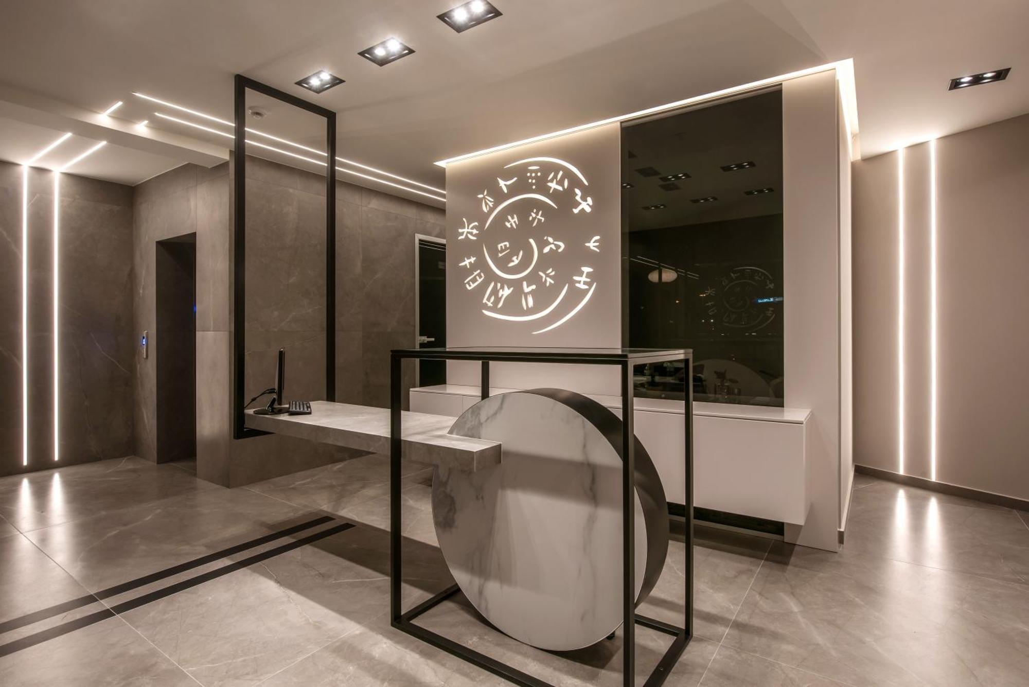 Lavris Aparthotel