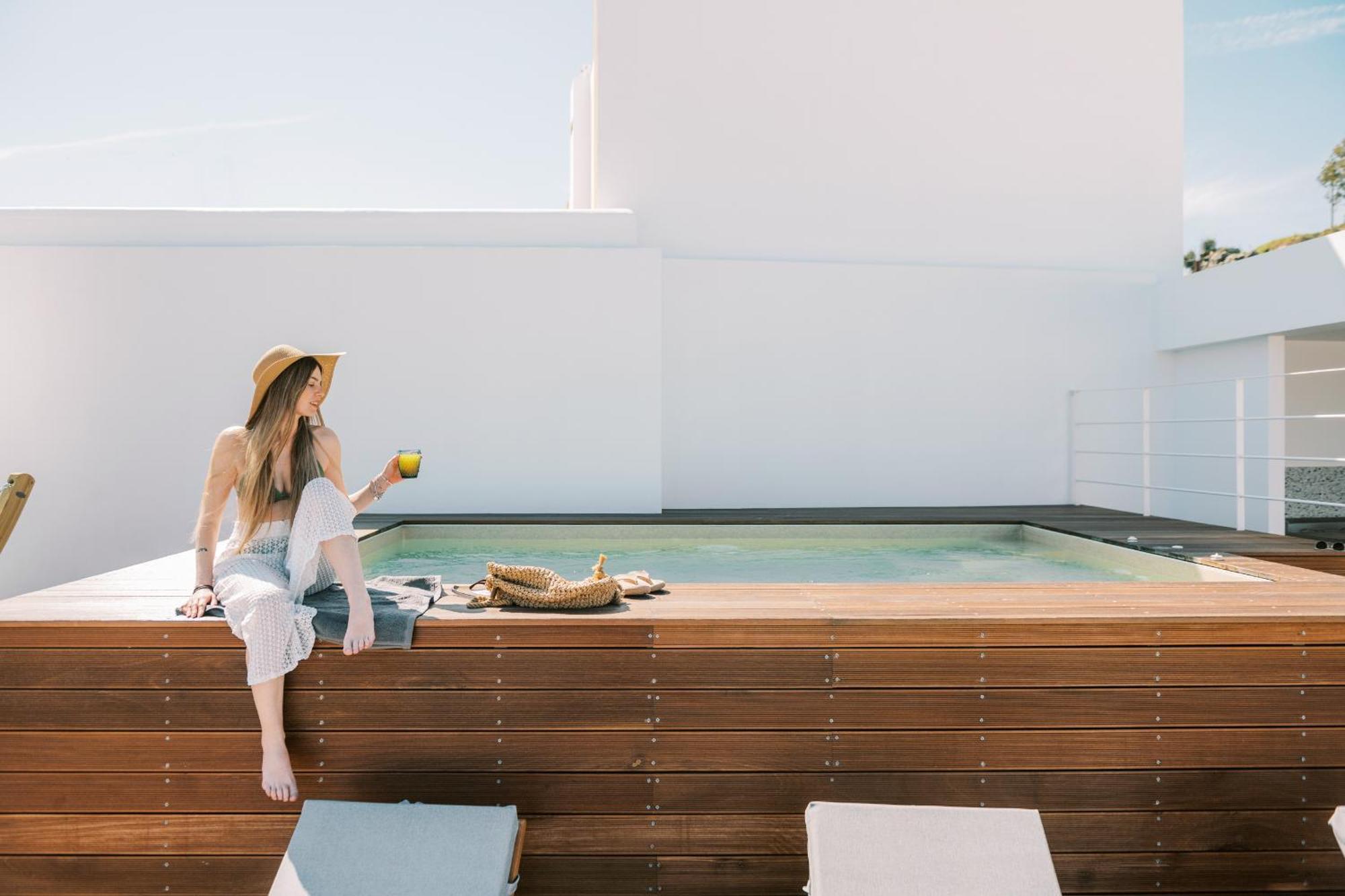 Square Luxury Villa