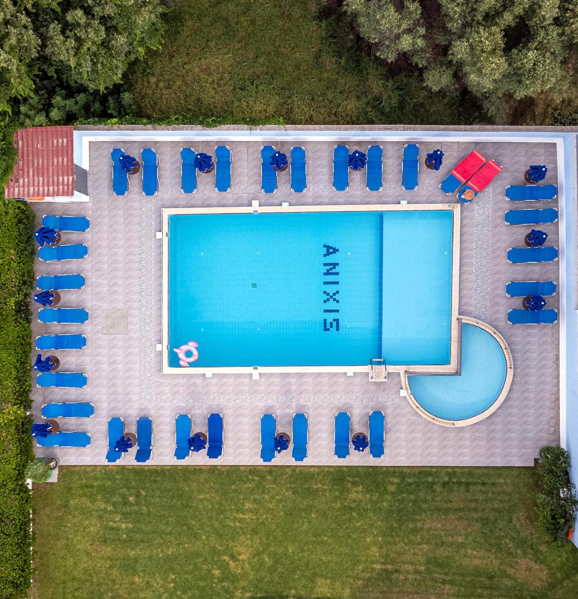 Anixis & Aparthotel 3*