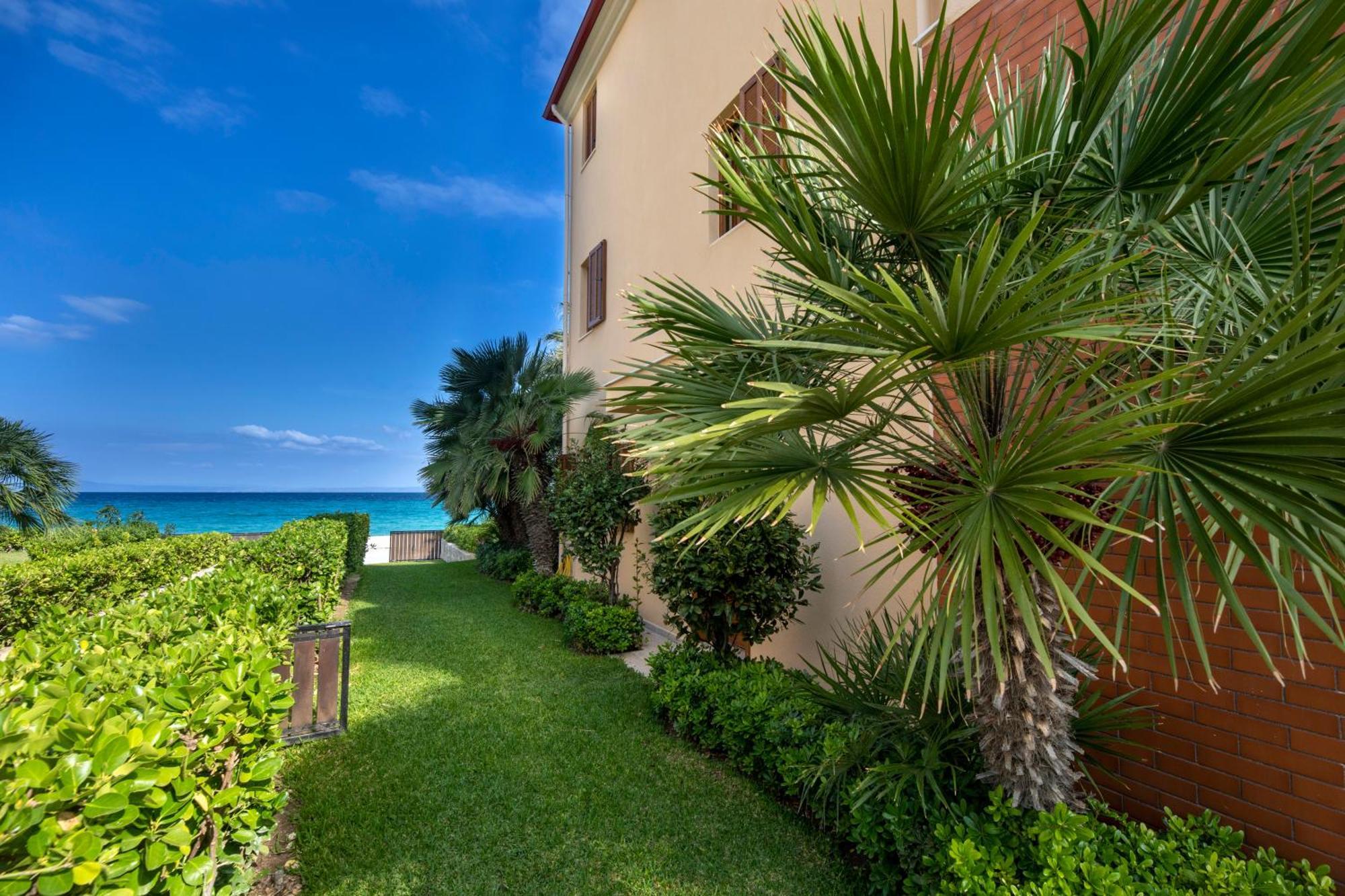 Villa Exceptional Beachfront Blue Cocoon Pefkochori