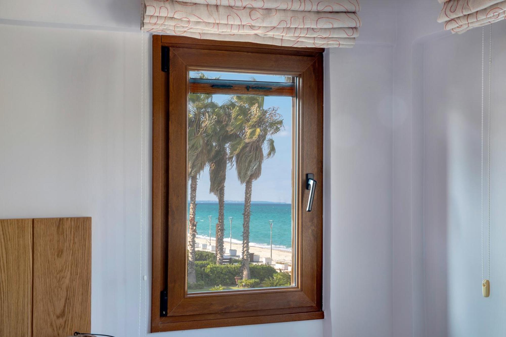 Exceptional Beachfront Blue Cocoon *