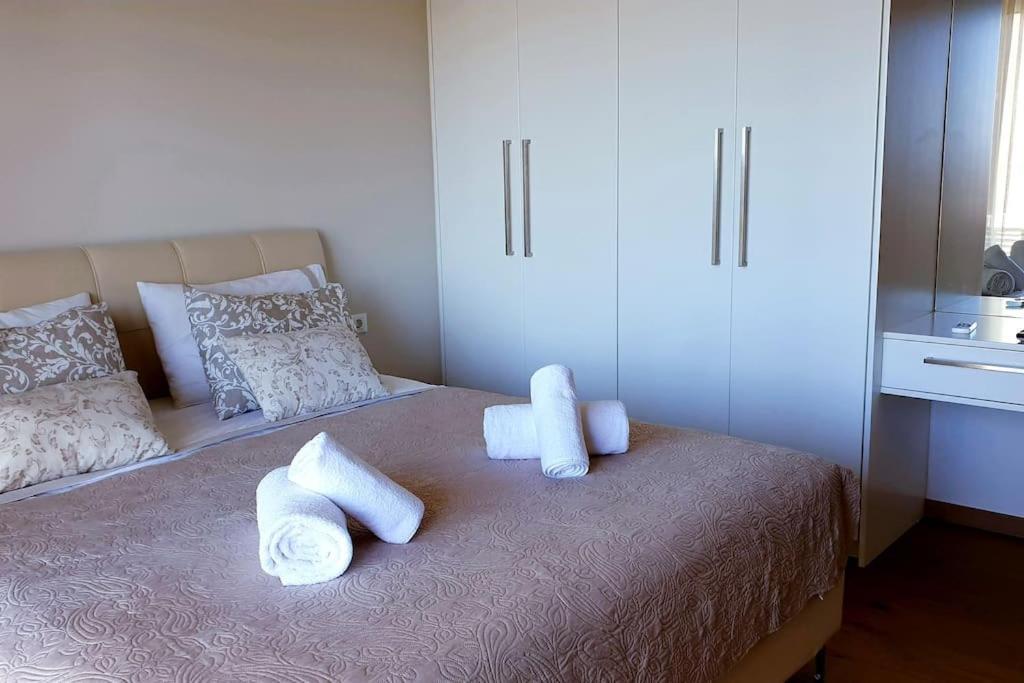 Apartment Luxurious Flat With Sea View & Private *