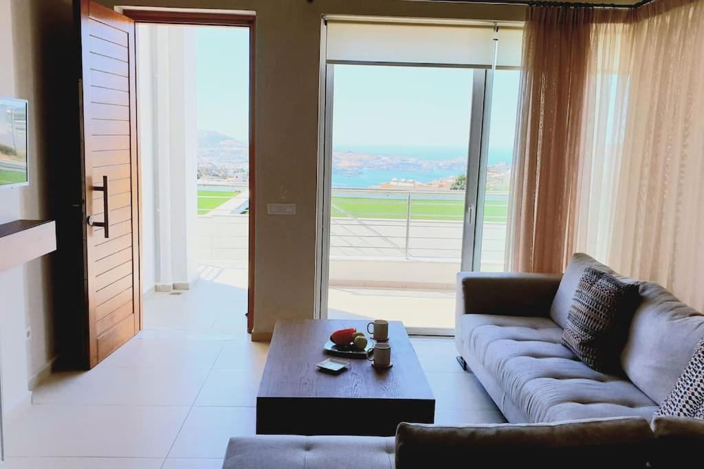 Apartment Luxurious Flat With Sea View & Private *