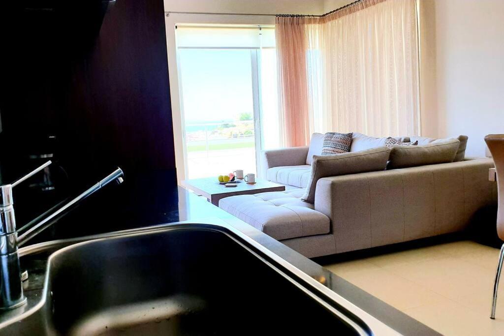 Luxurious Flat With Sea View & Private Apartment *