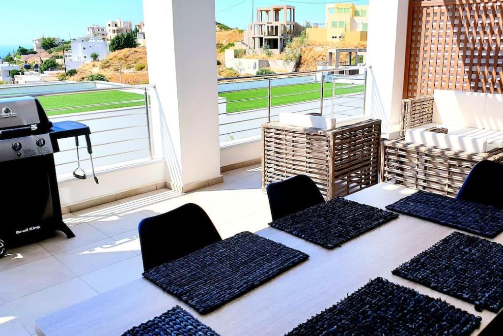 Luxurious Flat With Sea View & Private Apartment