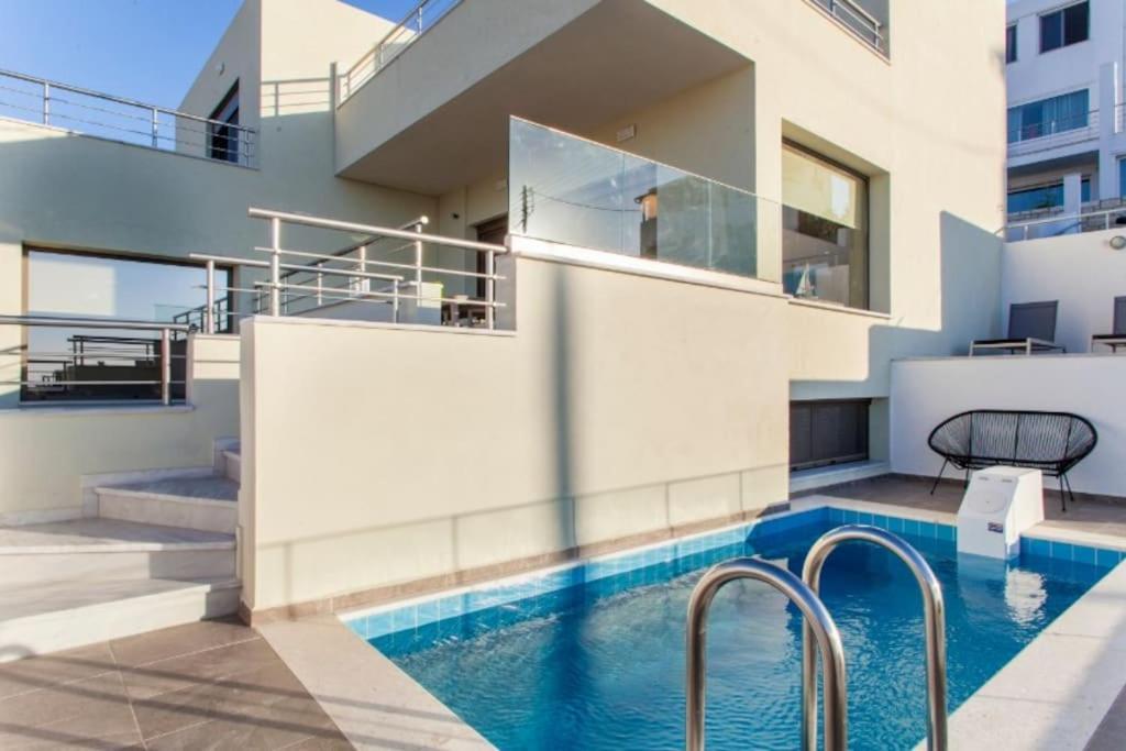 Luxury Rikas - Private Pool Villa *