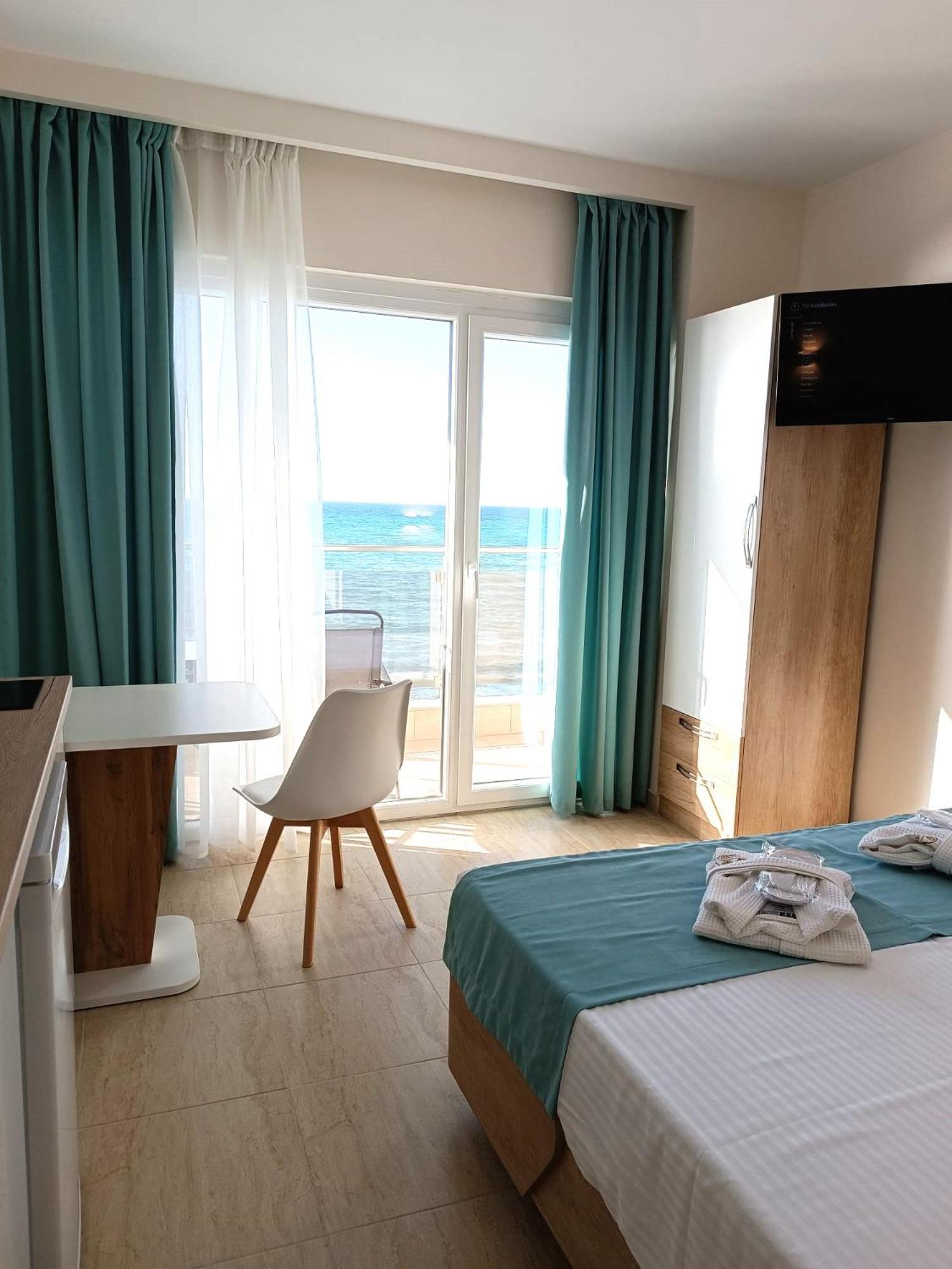 Navarino Luxe Aparthotel *