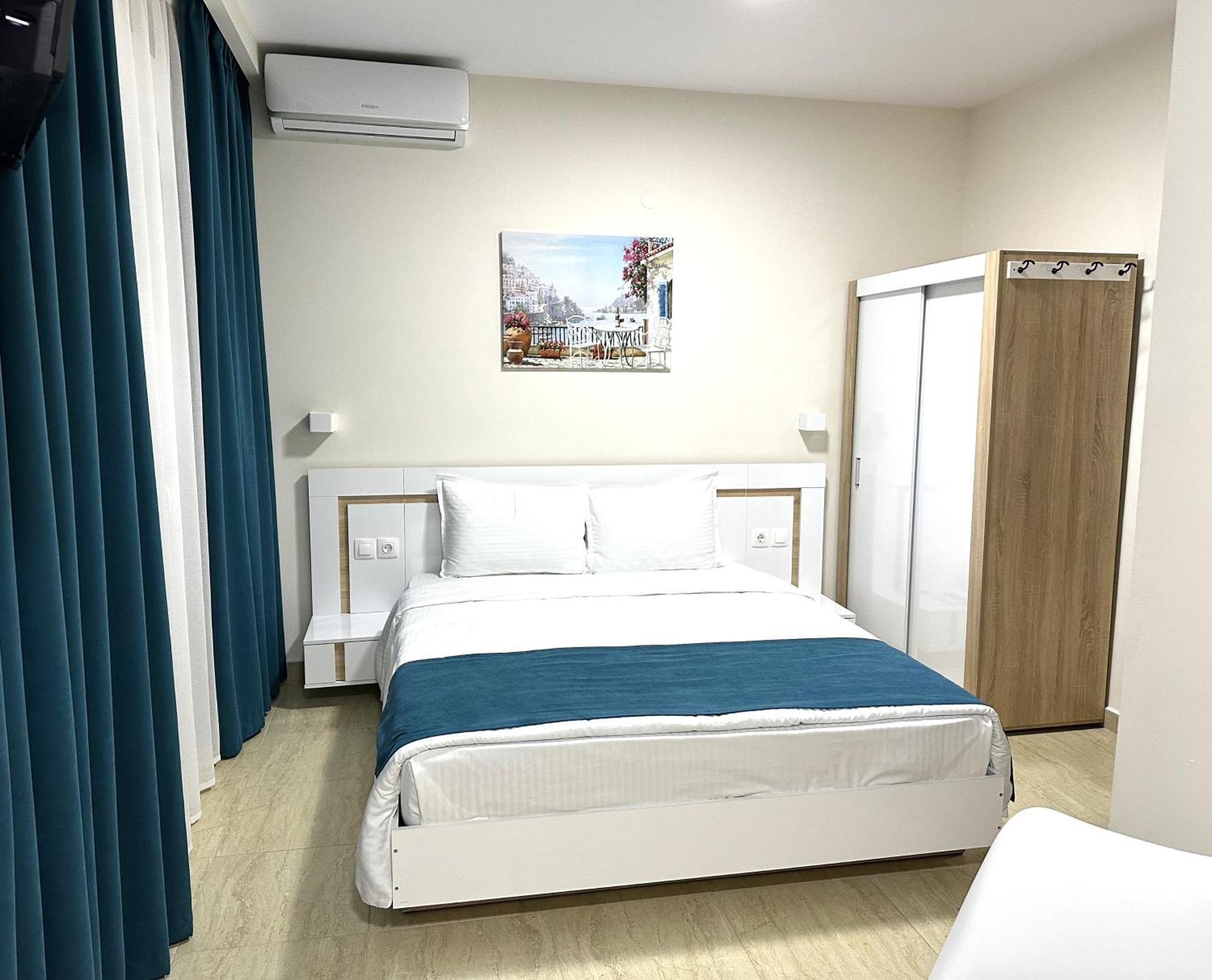 Navarino Luxe Aparthotel
