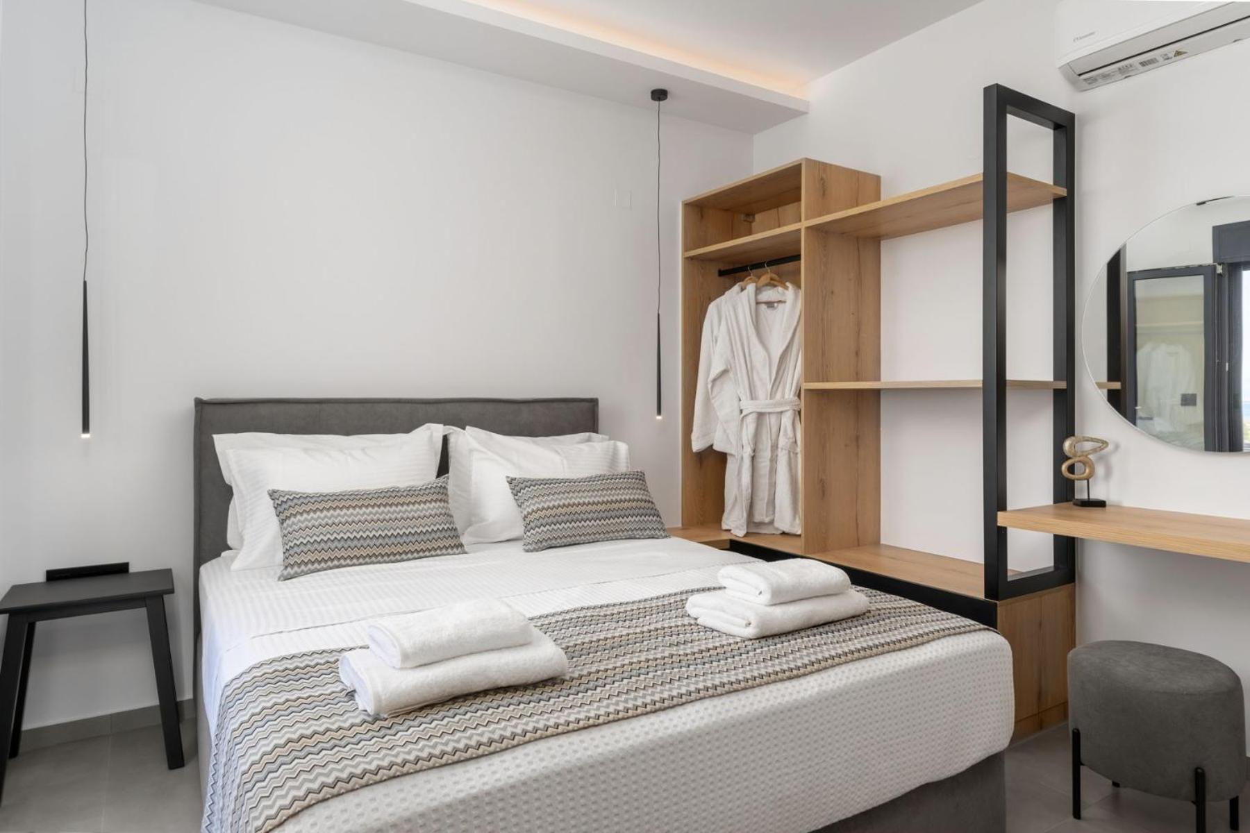 Aelia - With Private Heated Pool *