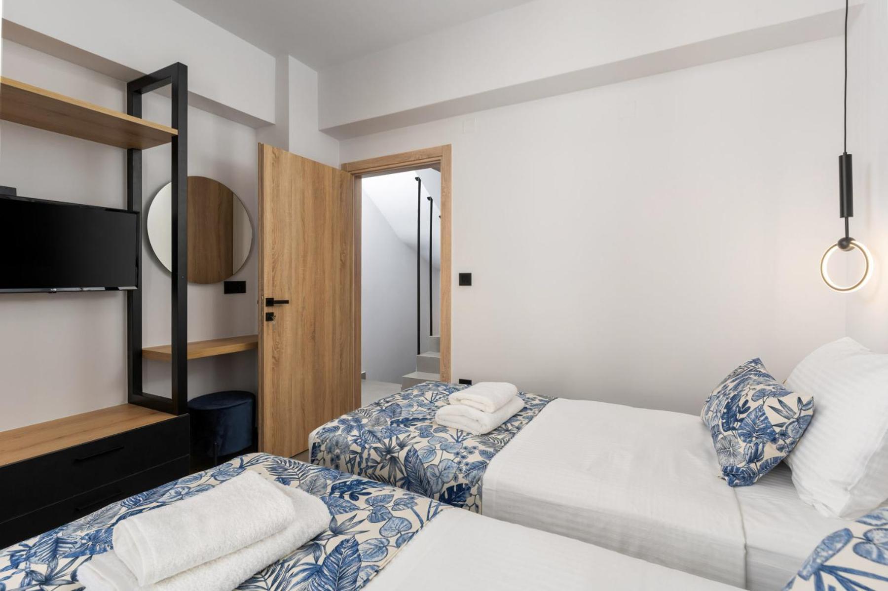 Etoile - With Heated Pool And Sauna Villa