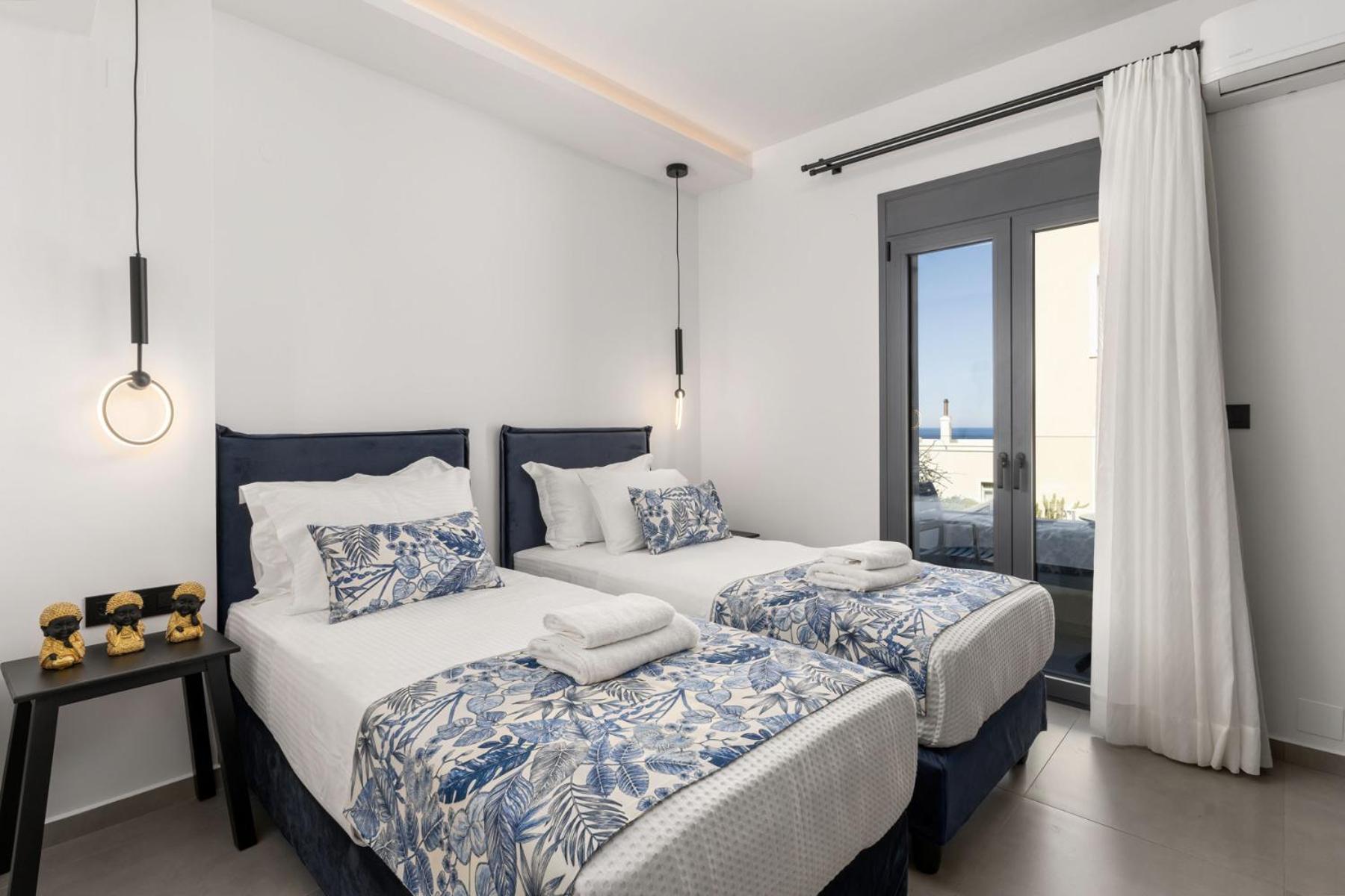 Etoile - With Heated Pool And Sauna Villa