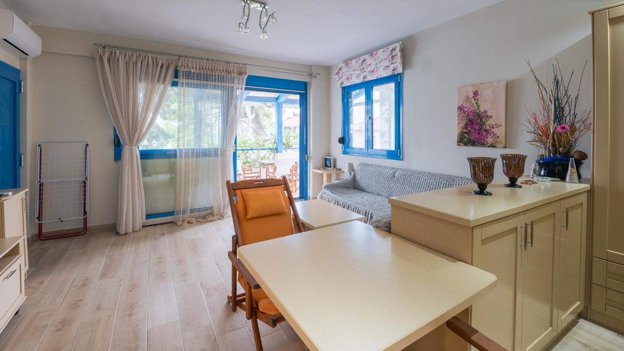 Serenity Front Maisonette, Mola Kalyva