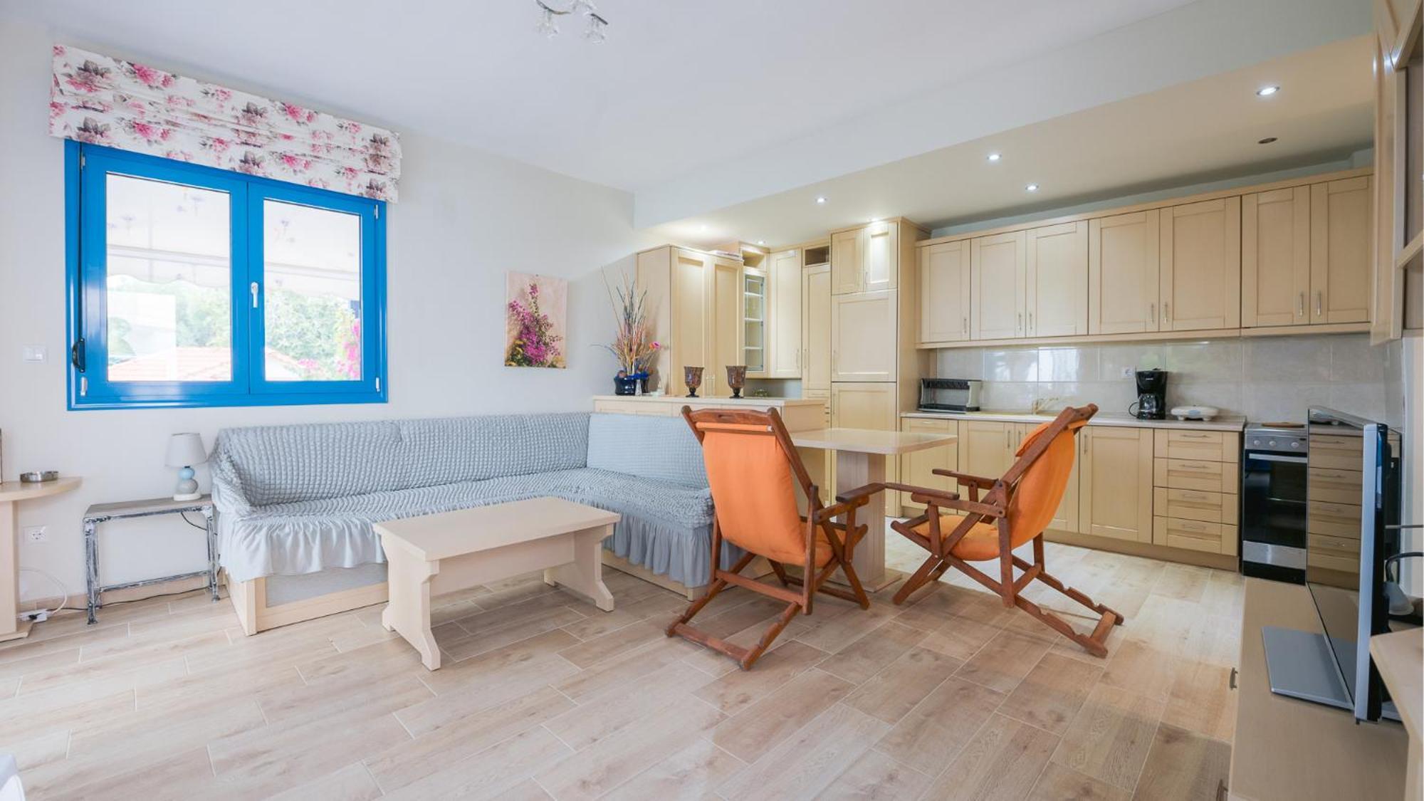 Serenity Front Maisonette, Holiday home *