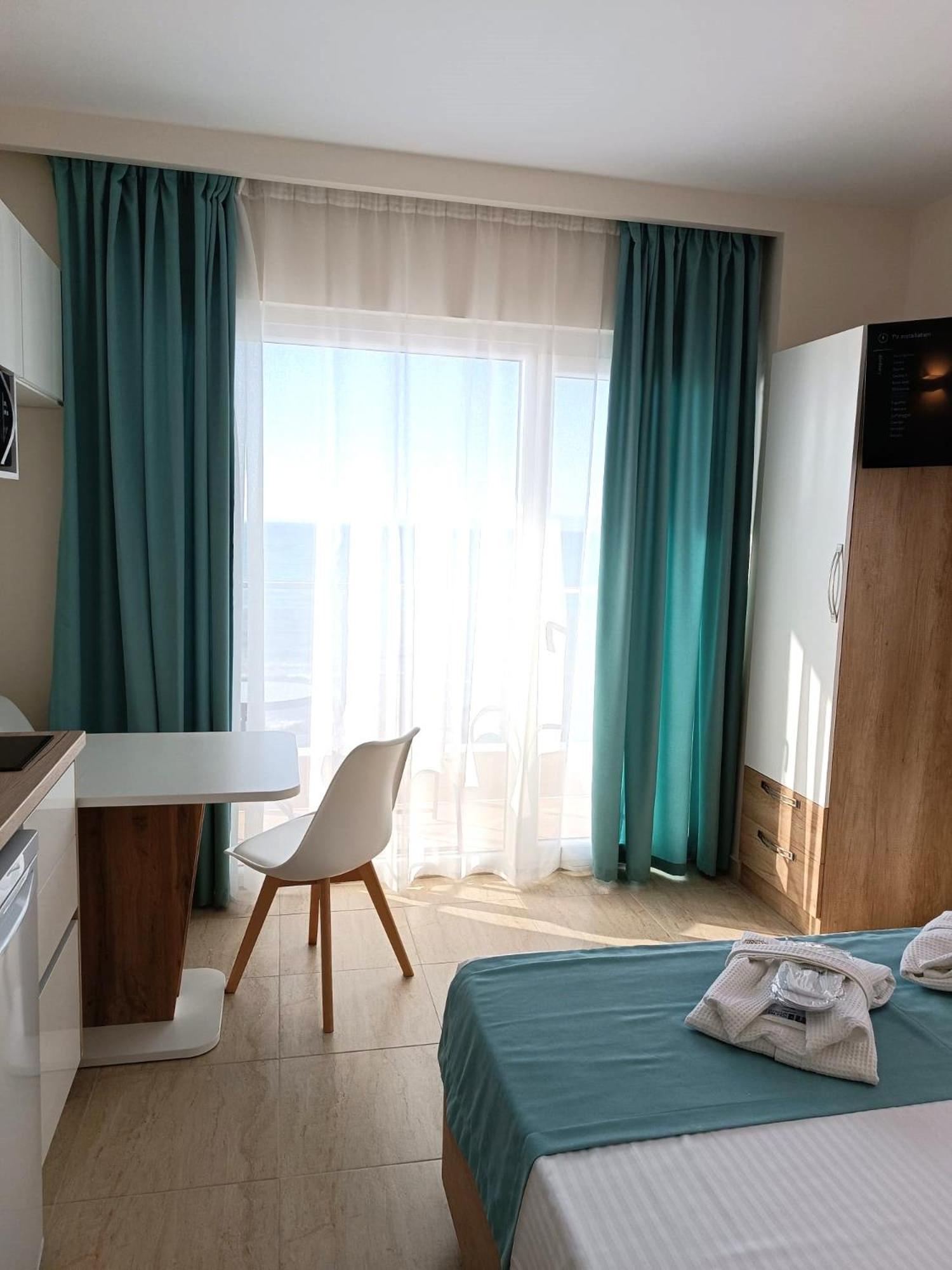 Navarino Luxe Aparthotel *