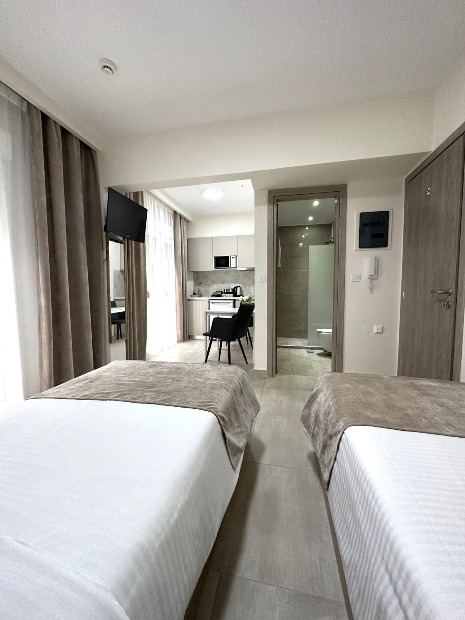 Navarino Luxe Aparthotel