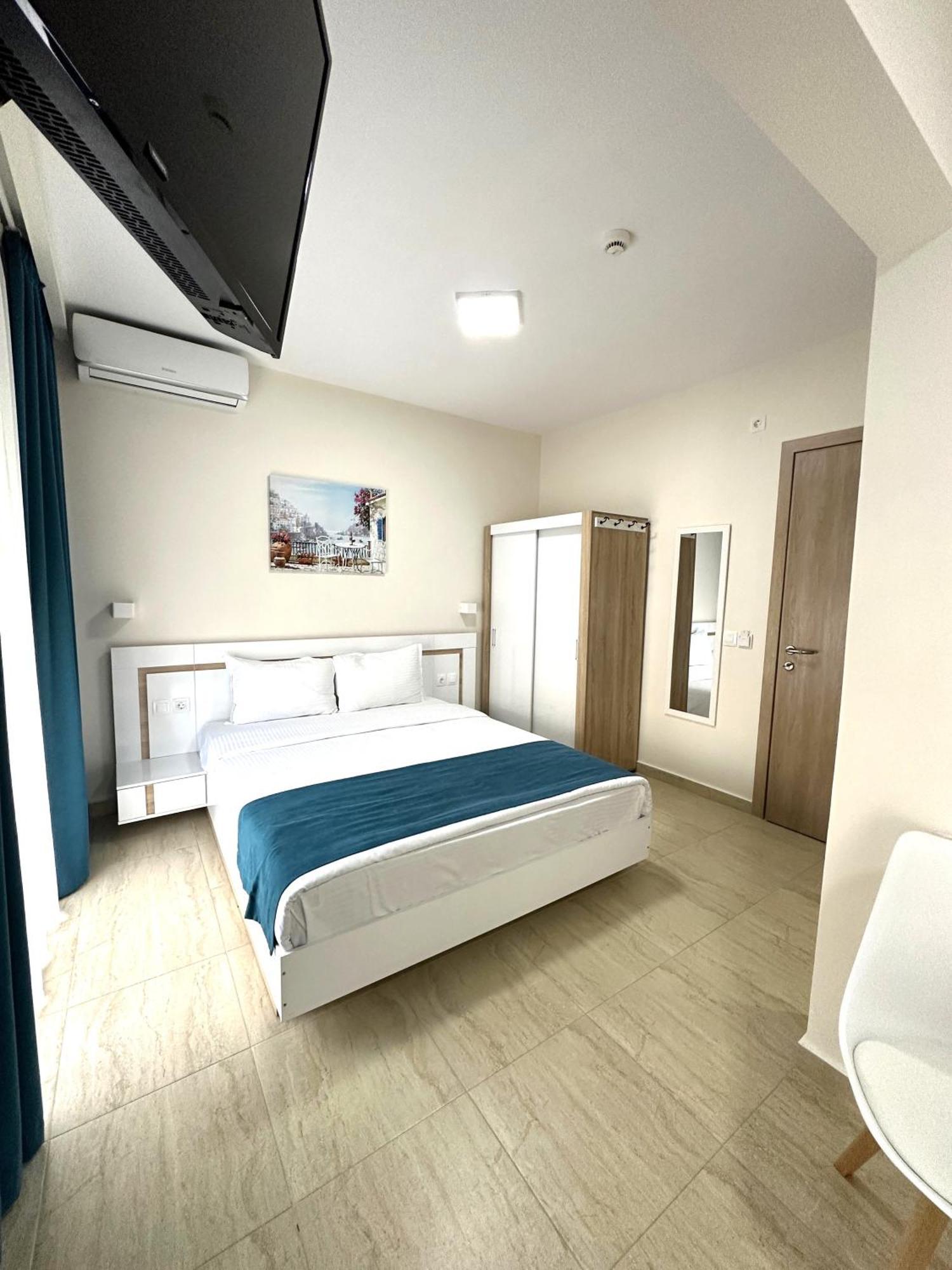 Navarino Luxe Aparthotel *