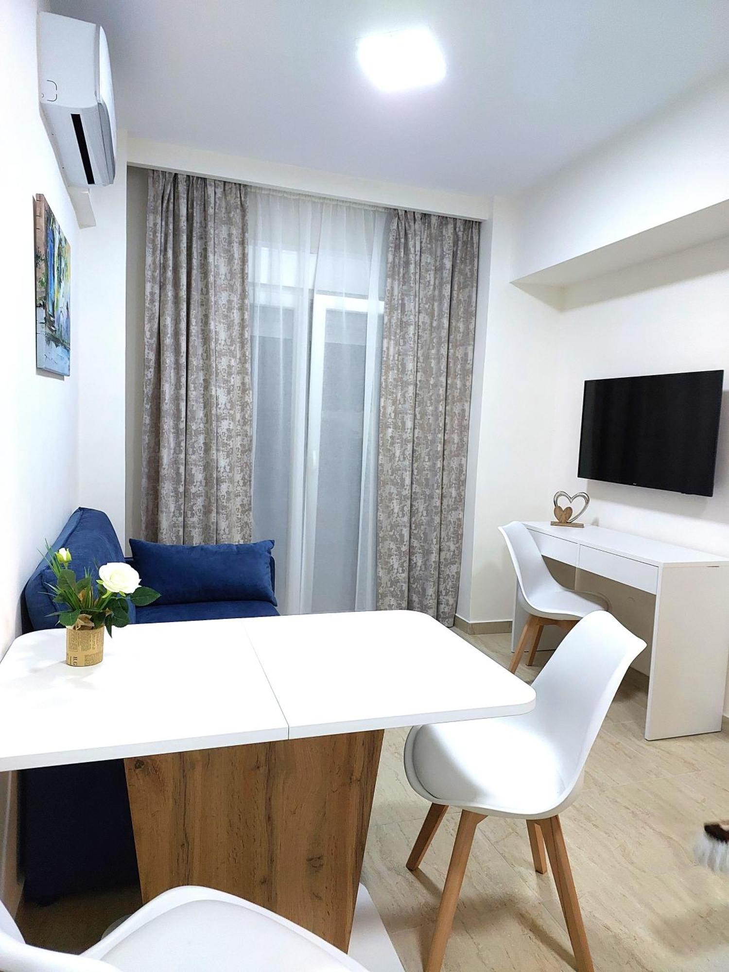 Aparthotel Navarino Luxe *