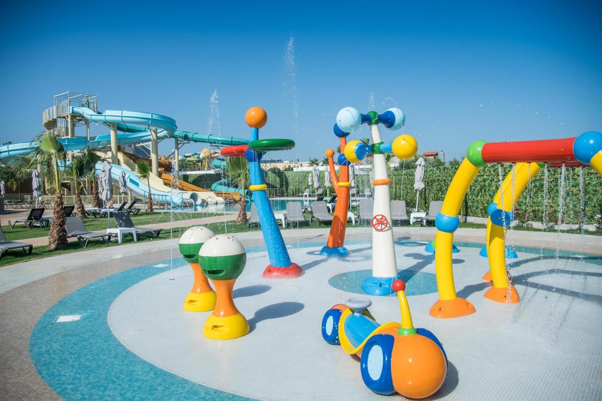 Senseana Sea Side & Aquadventure Hotel