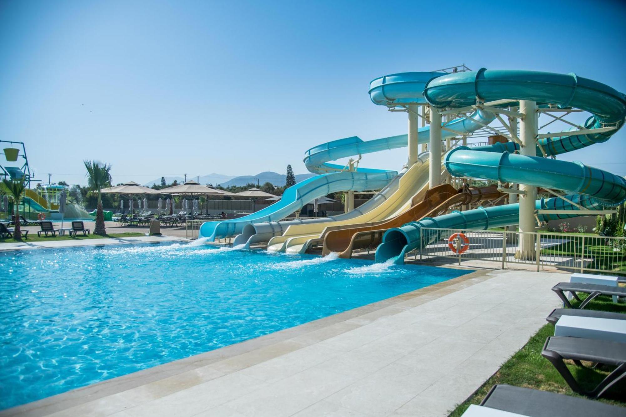 Senseana Sea Side & Aquadventure Hotel