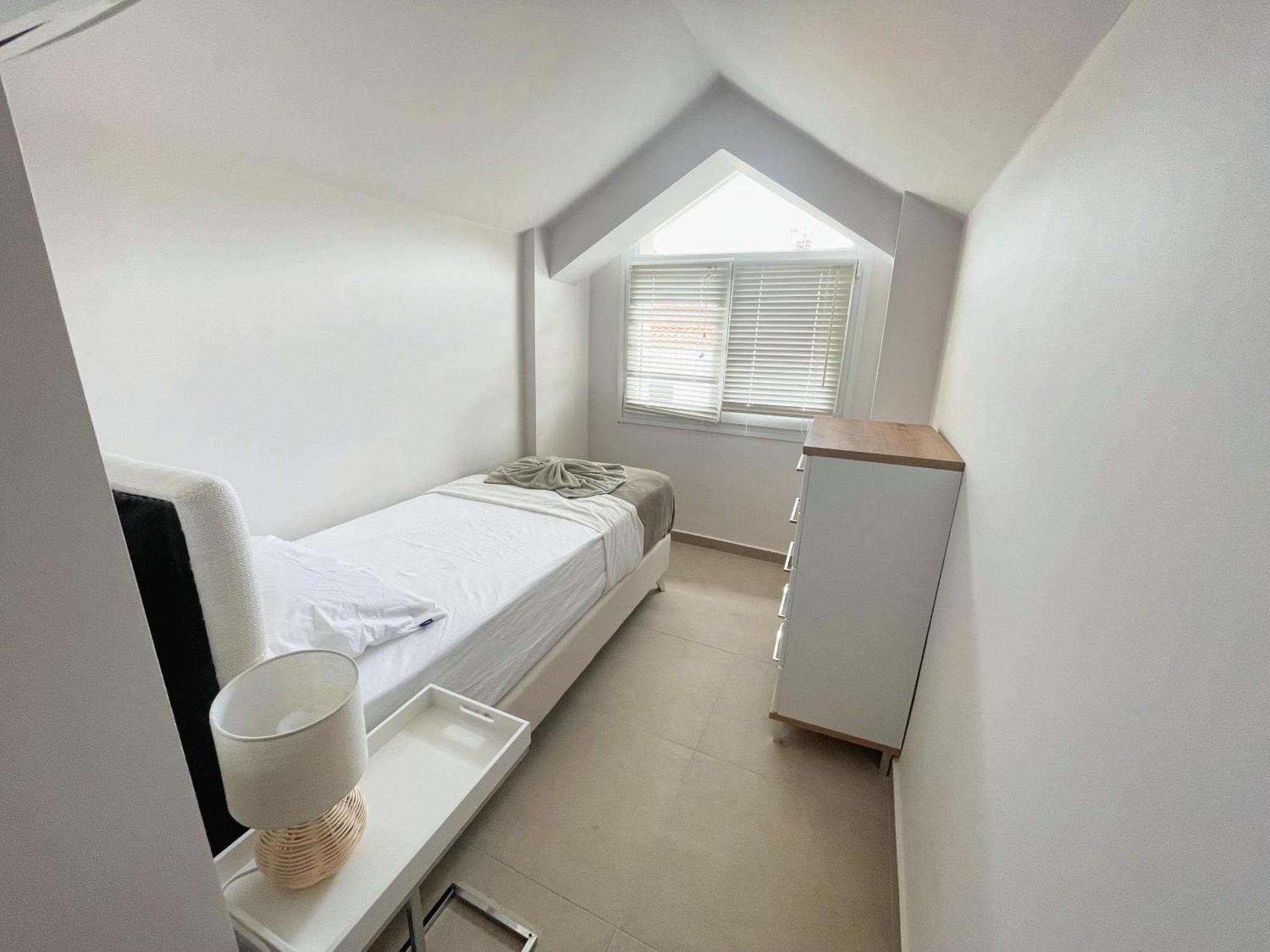 Holiday home Seas The Day - Beachfront, Amazing Sea Views *