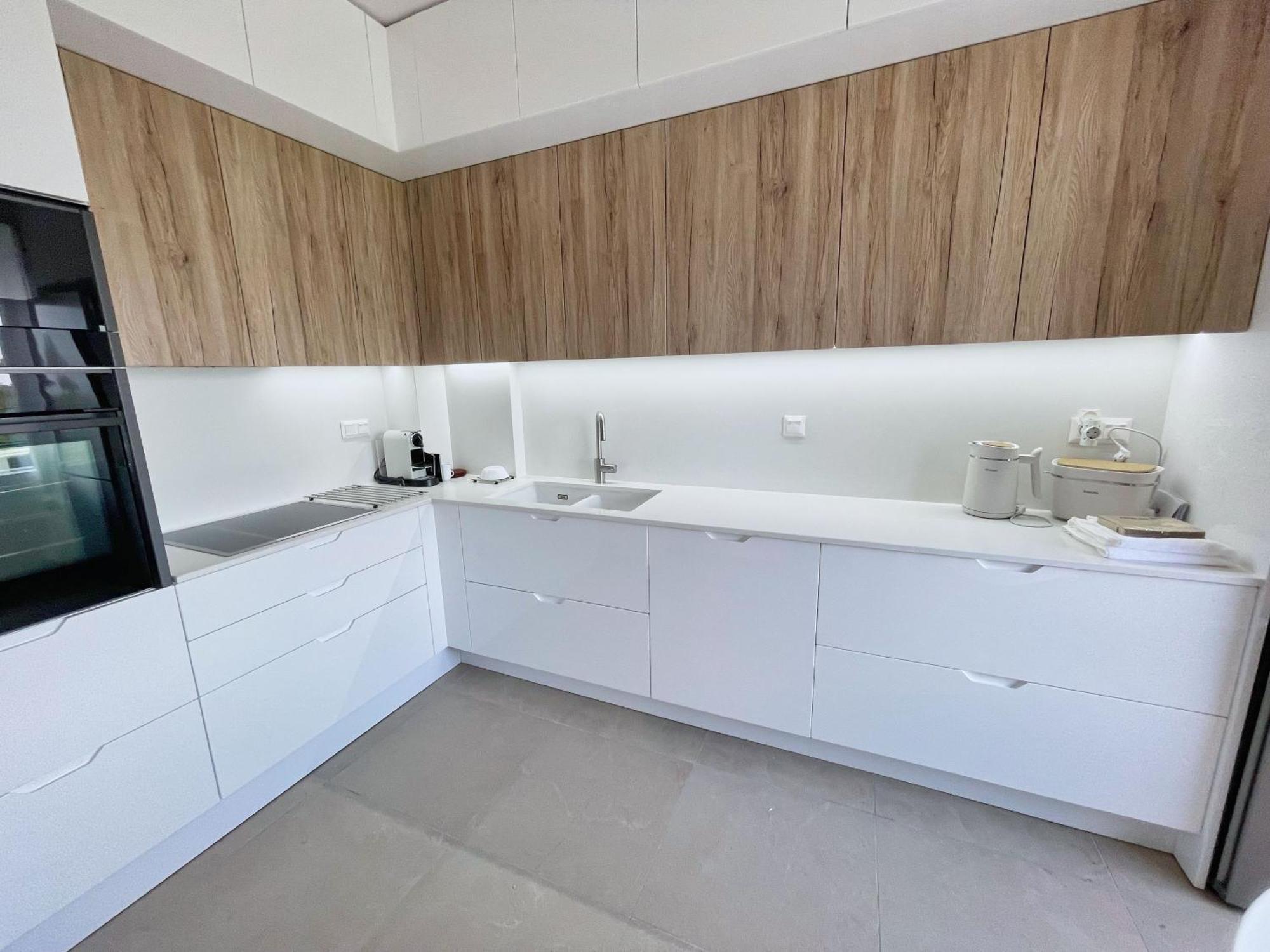 Seas The Day - Beachfront, Amazing Sea Views *