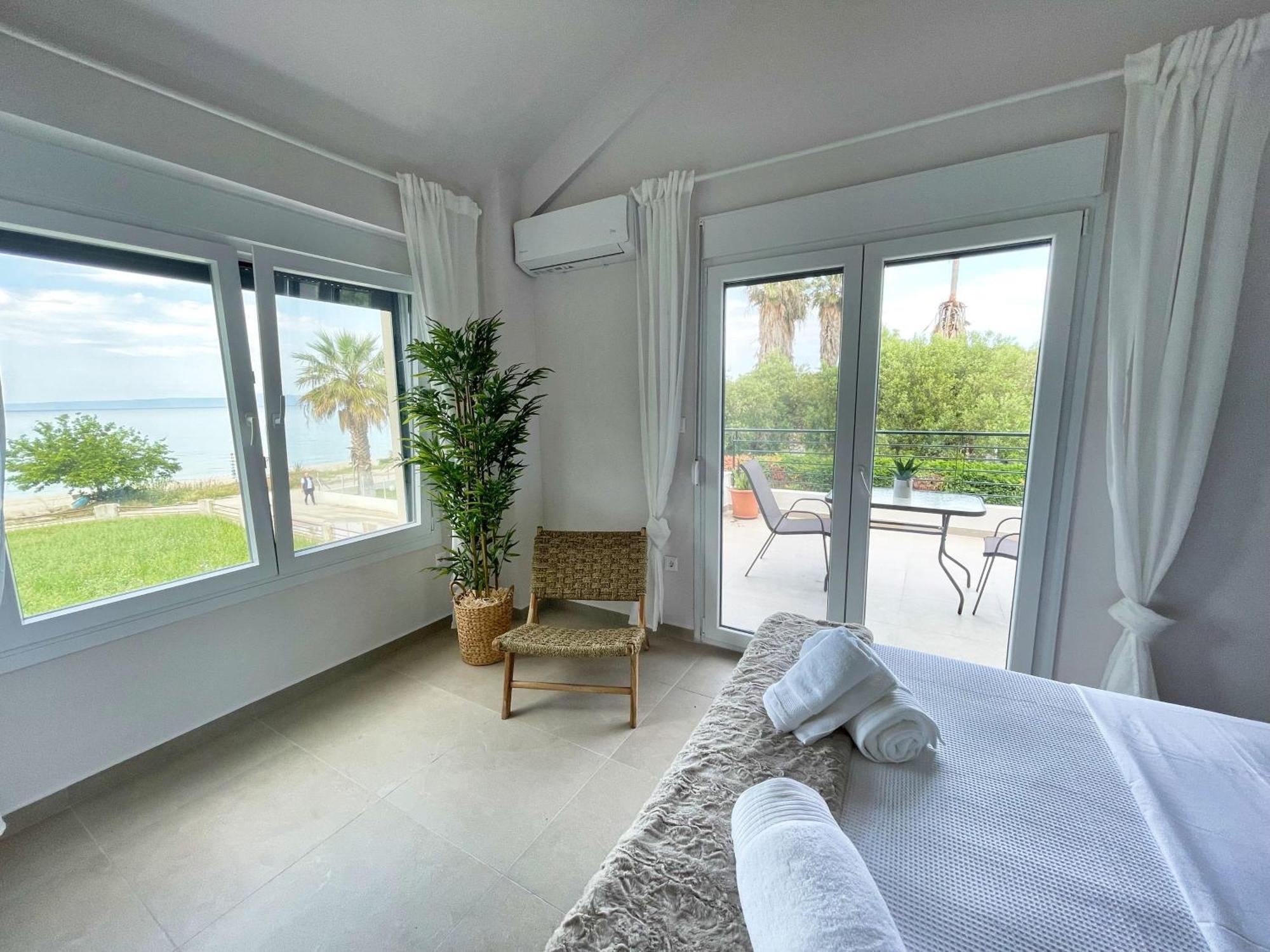 Holiday home Seas The Day - Beachfront, Amazing Sea Views Pefkochori
