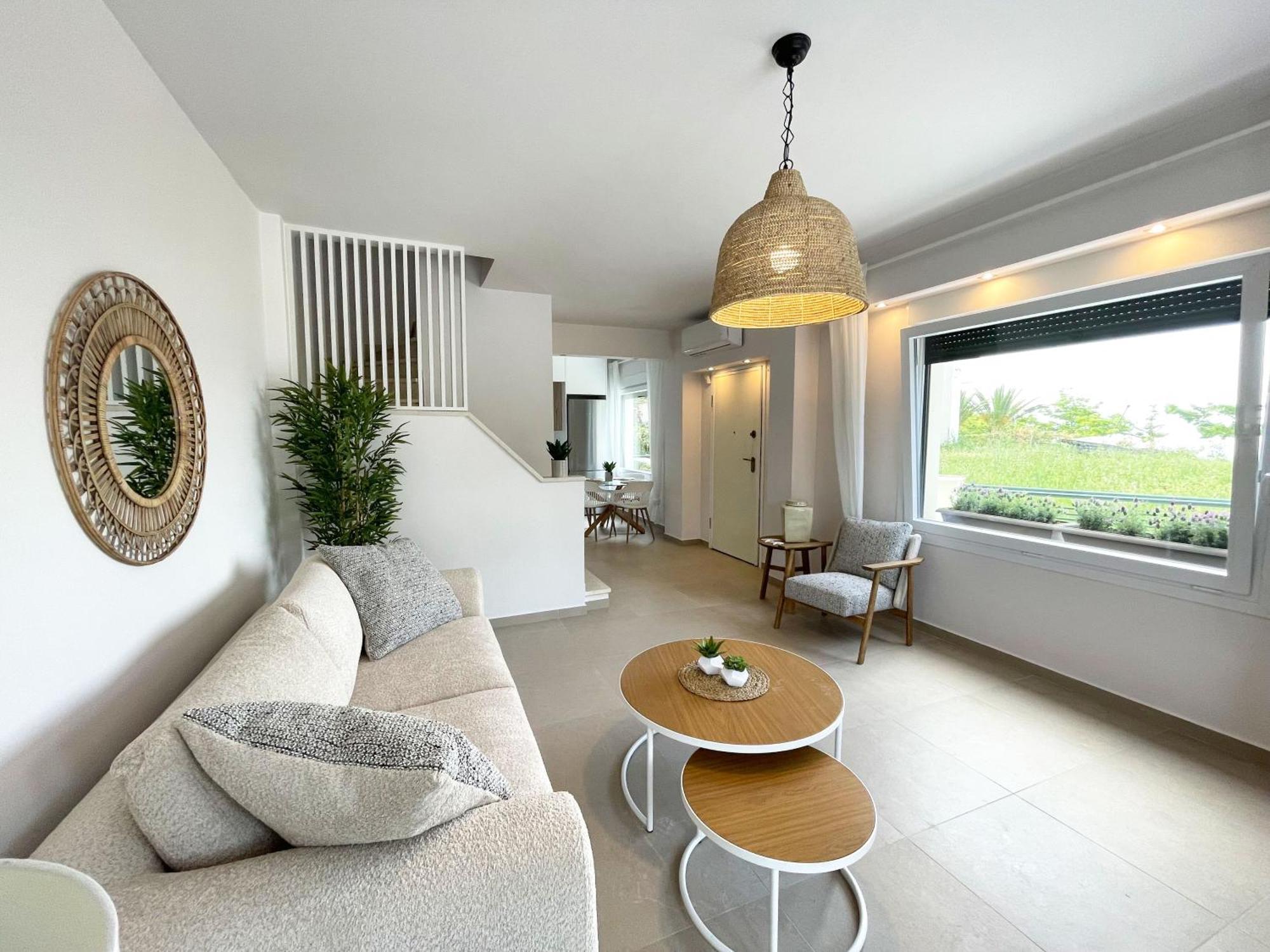Holiday home Seas The Day - Beachfront, Amazing Sea Views *
