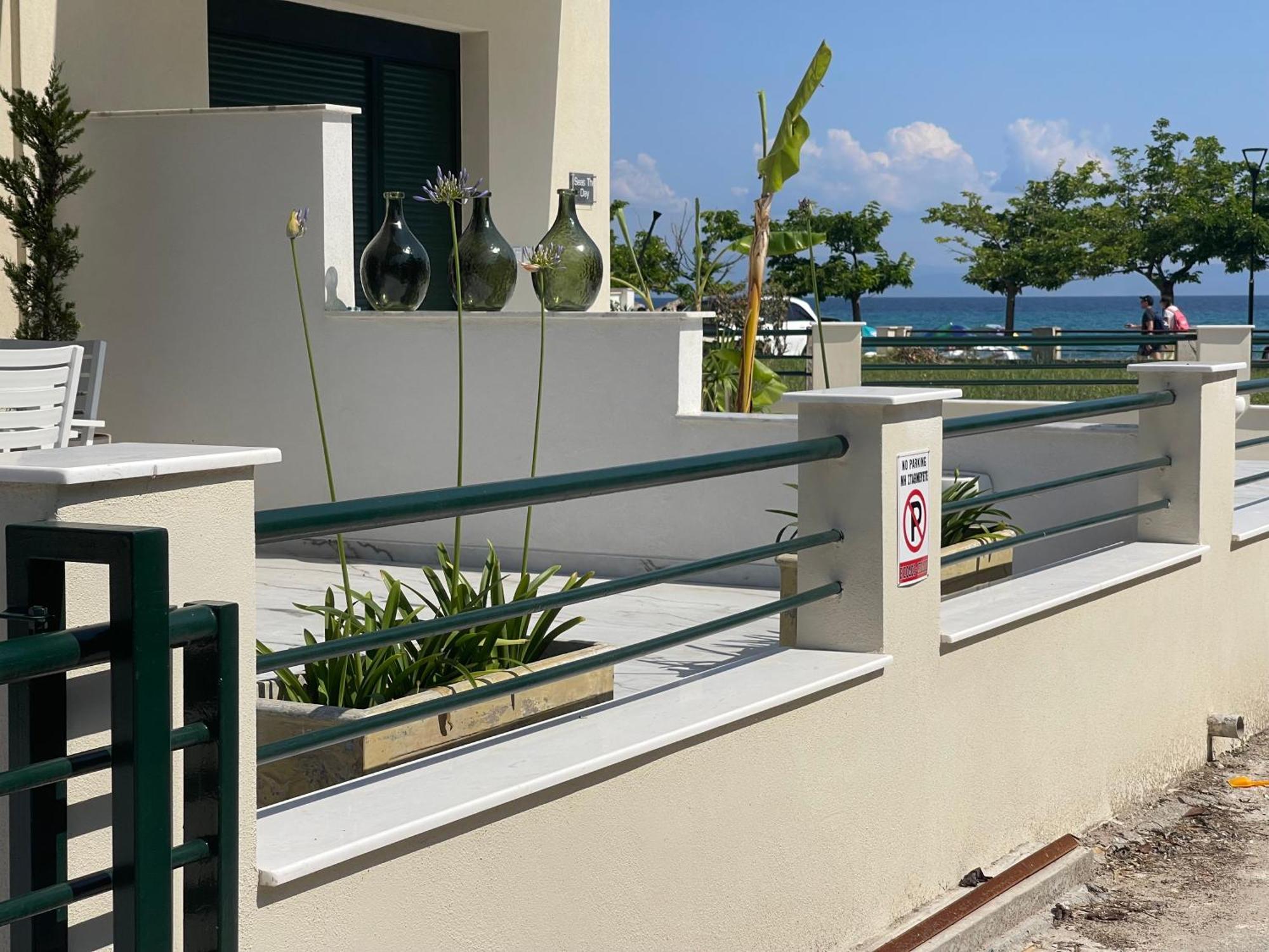 Seas The Day - Beachfront, Amazing Sea Views Holiday home Pefkochori