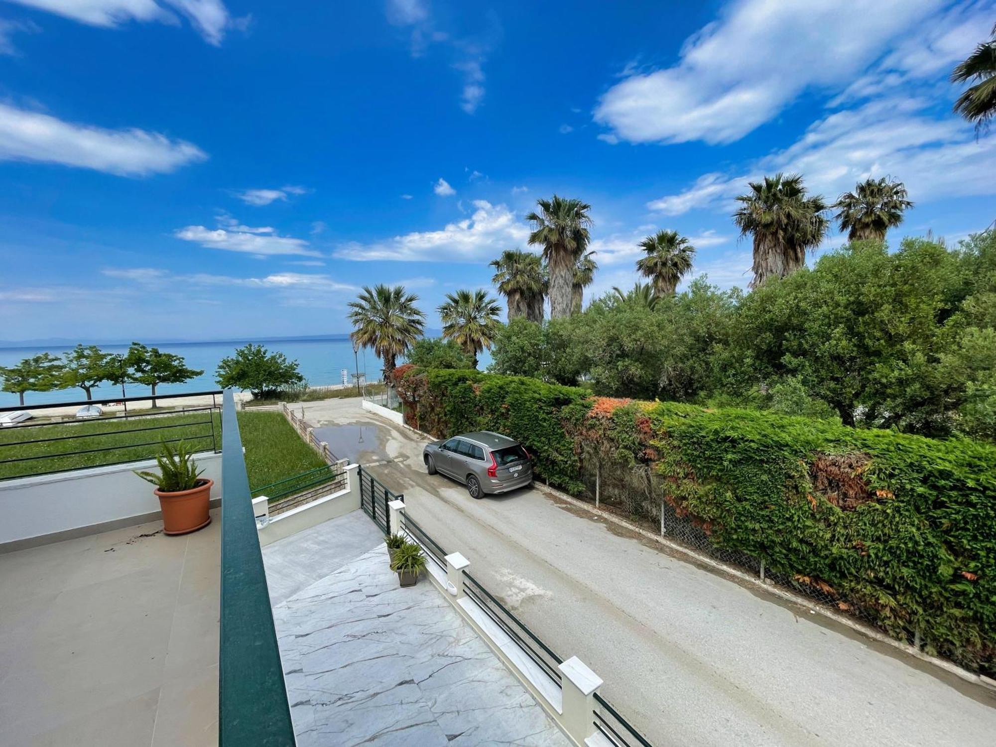 Holiday home Paradise Overlook - Beachfront *