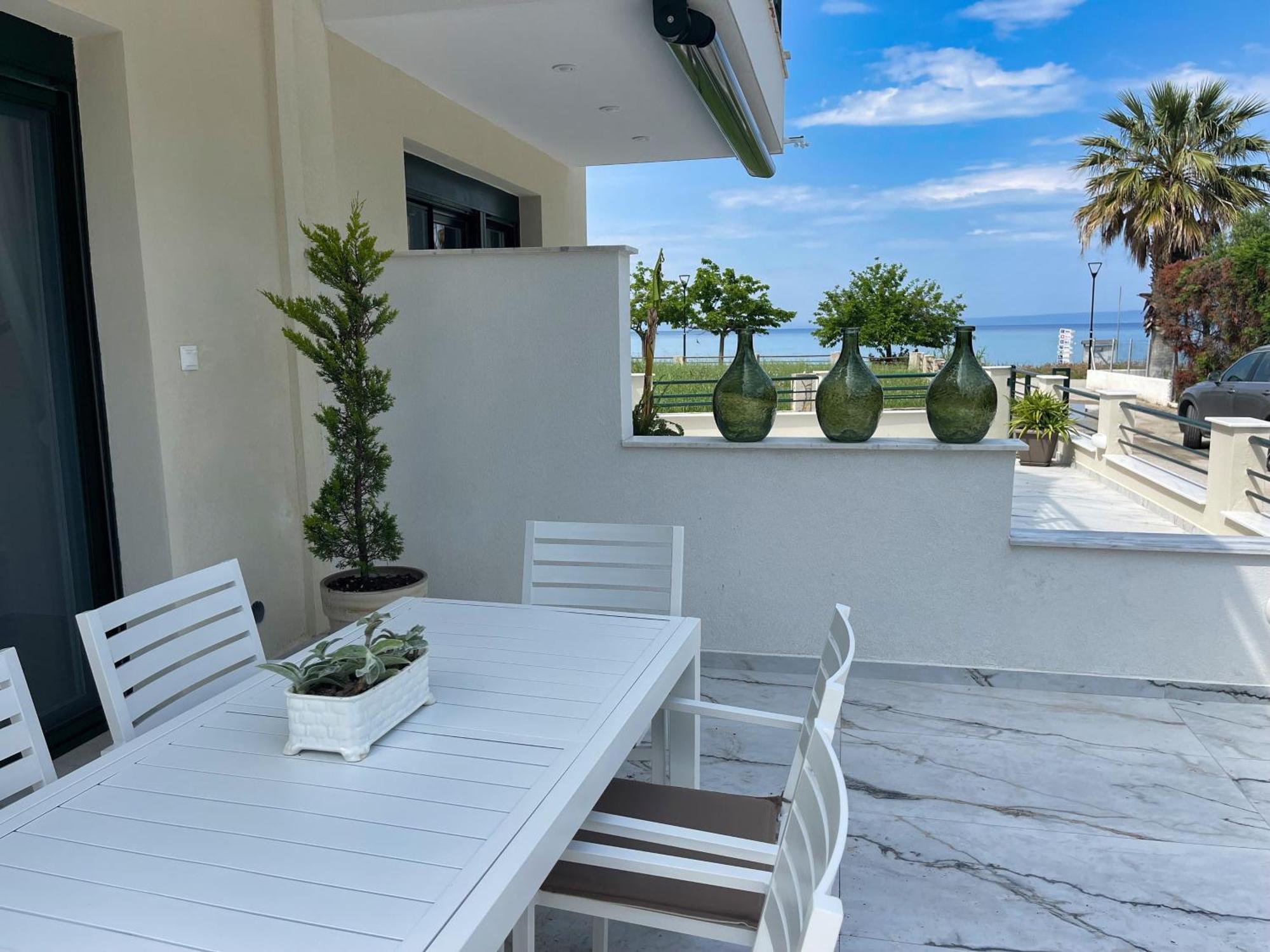 Paradise Overlook - Beachfront Holiday home Pefkochori