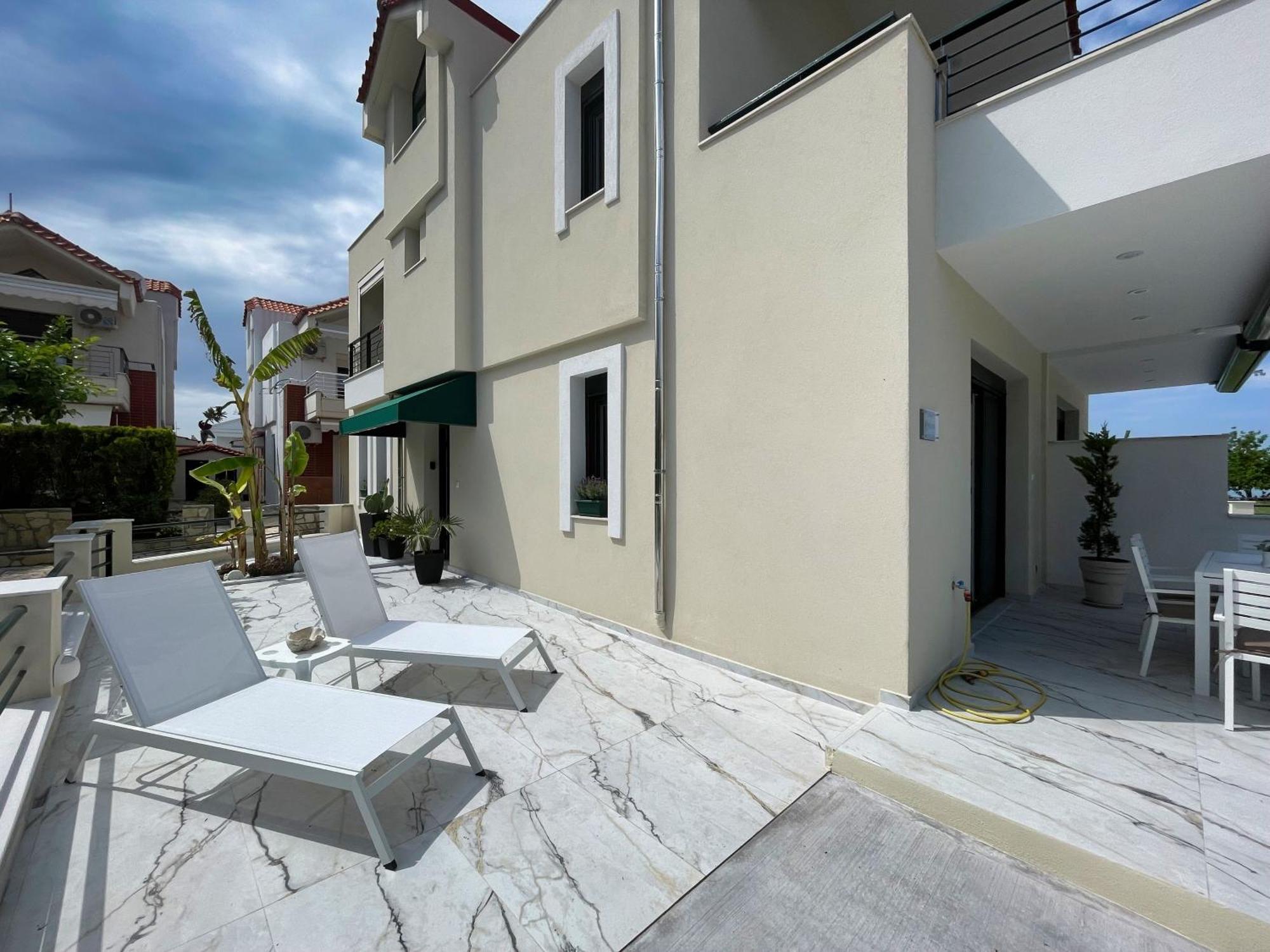 Paradise Overlook - Beachfront Holiday home Pefkochori
