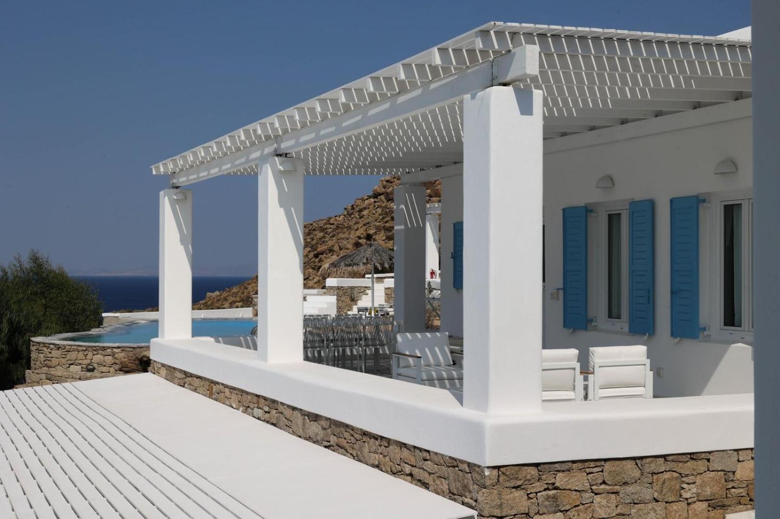 Aparthotel Adikri & Tourlos