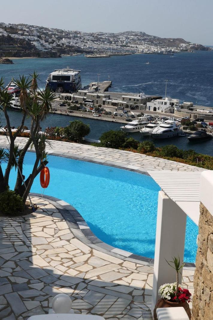 Adikri & Aparthotel Tourlos