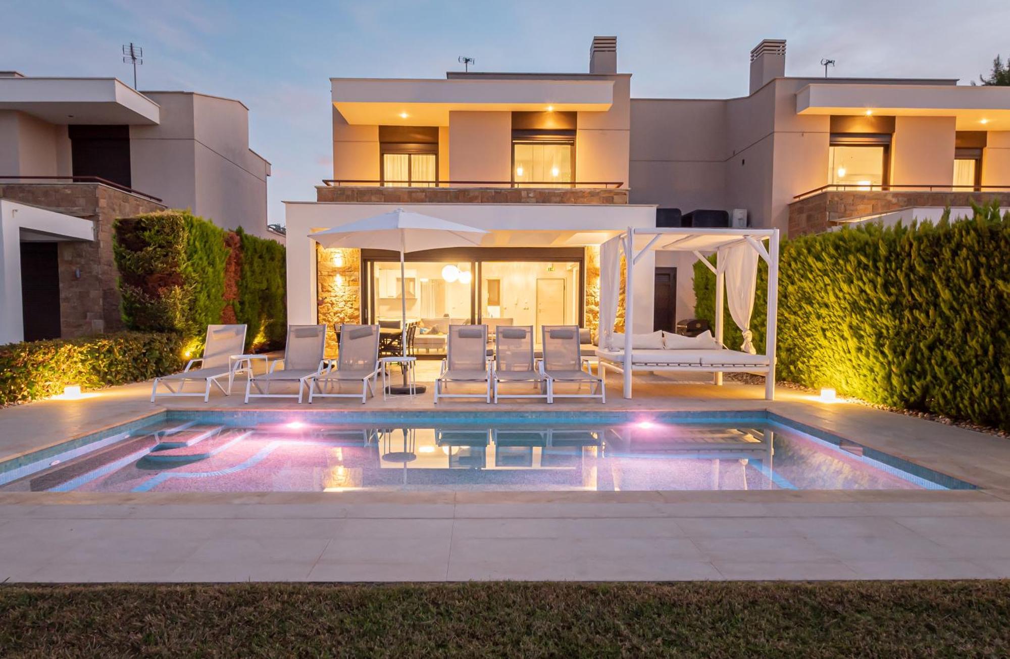 Bellevue With Private Pool Villa