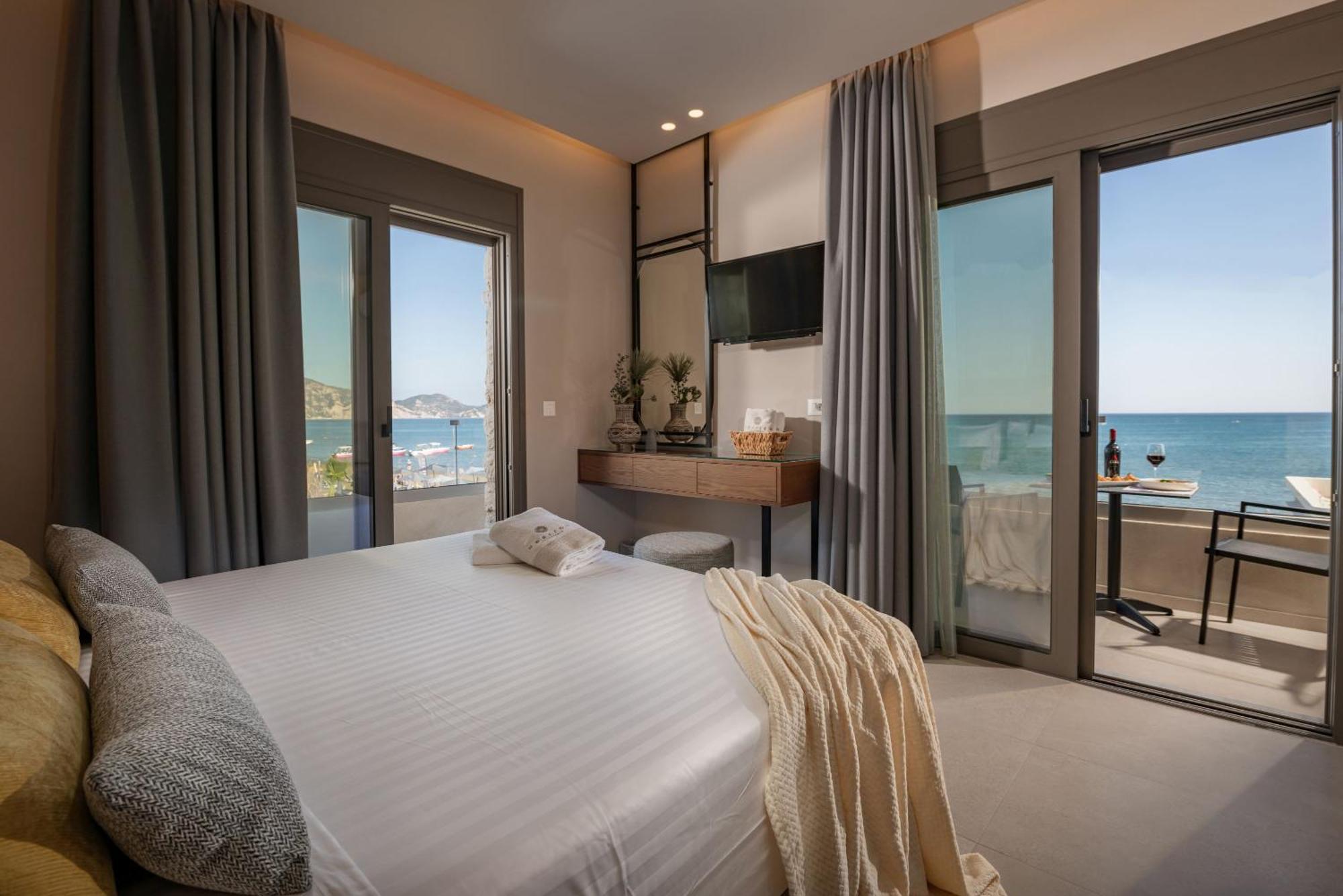 Horizon - Beachfront Luxury, By Zantewize Hotel Laganas