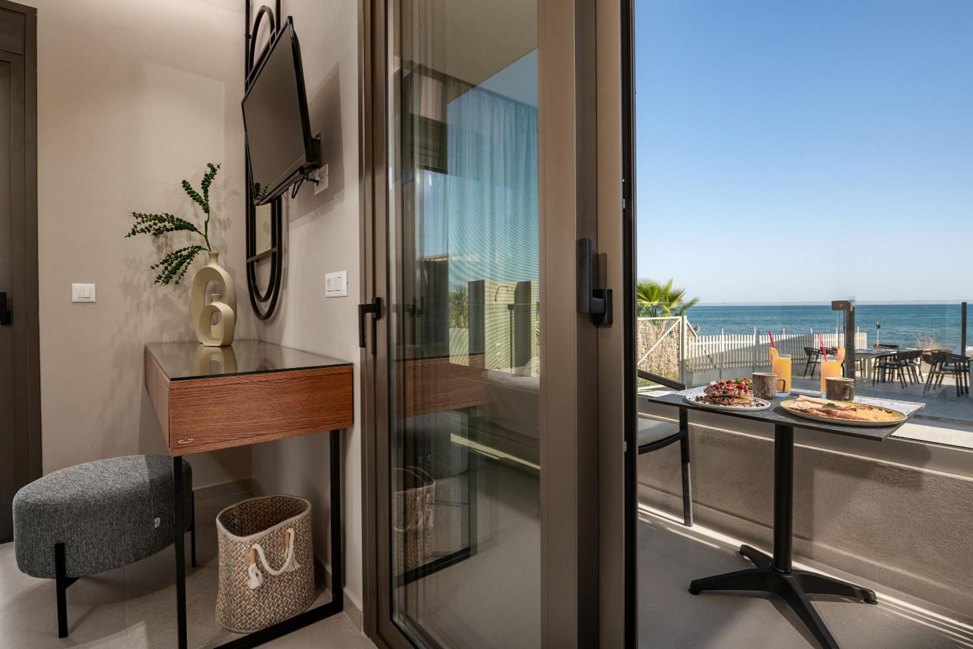 Hotel Horizon - Beachfront Luxury, By Zantewize *