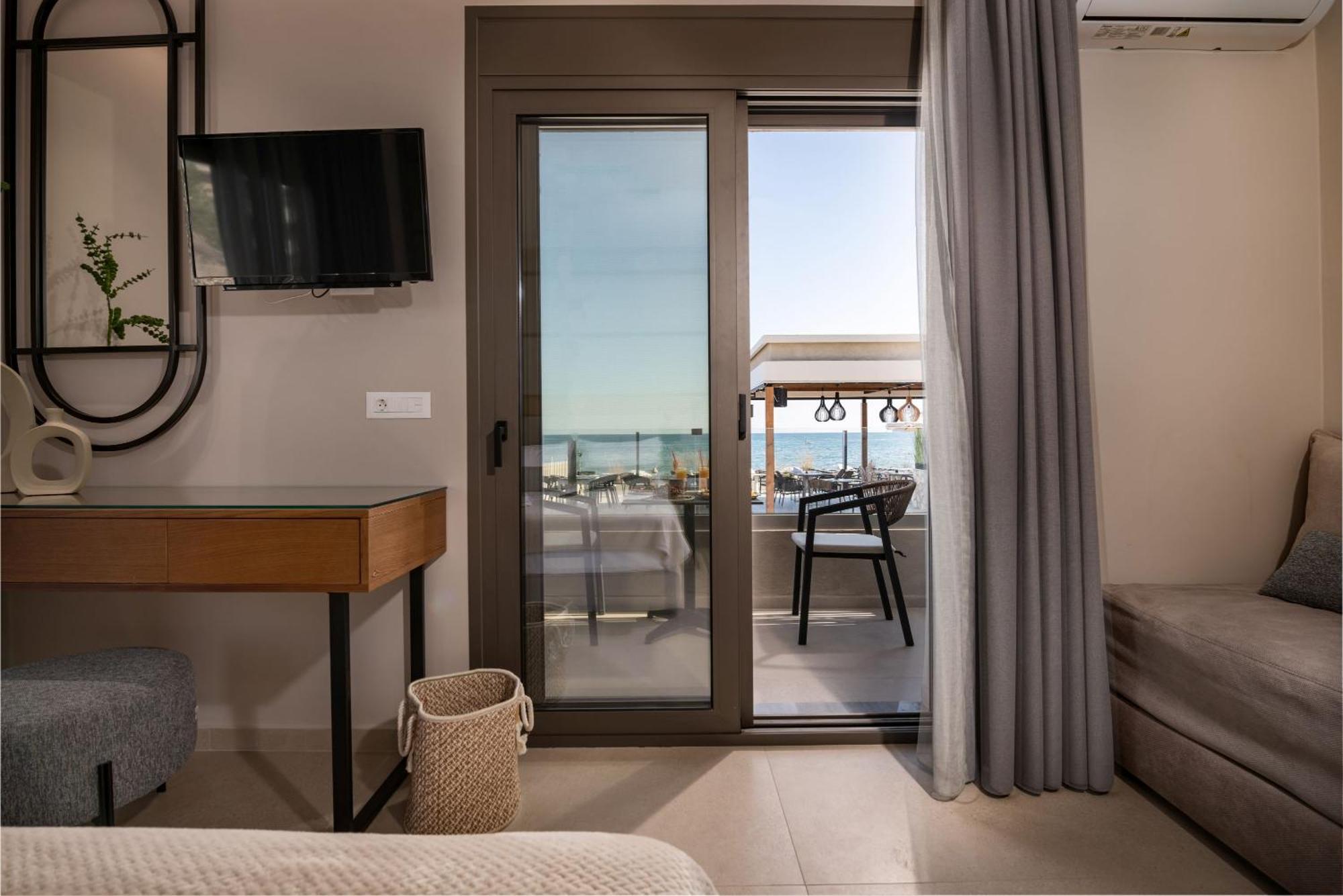 Horizon - Beachfront Luxury, By Zantewize *