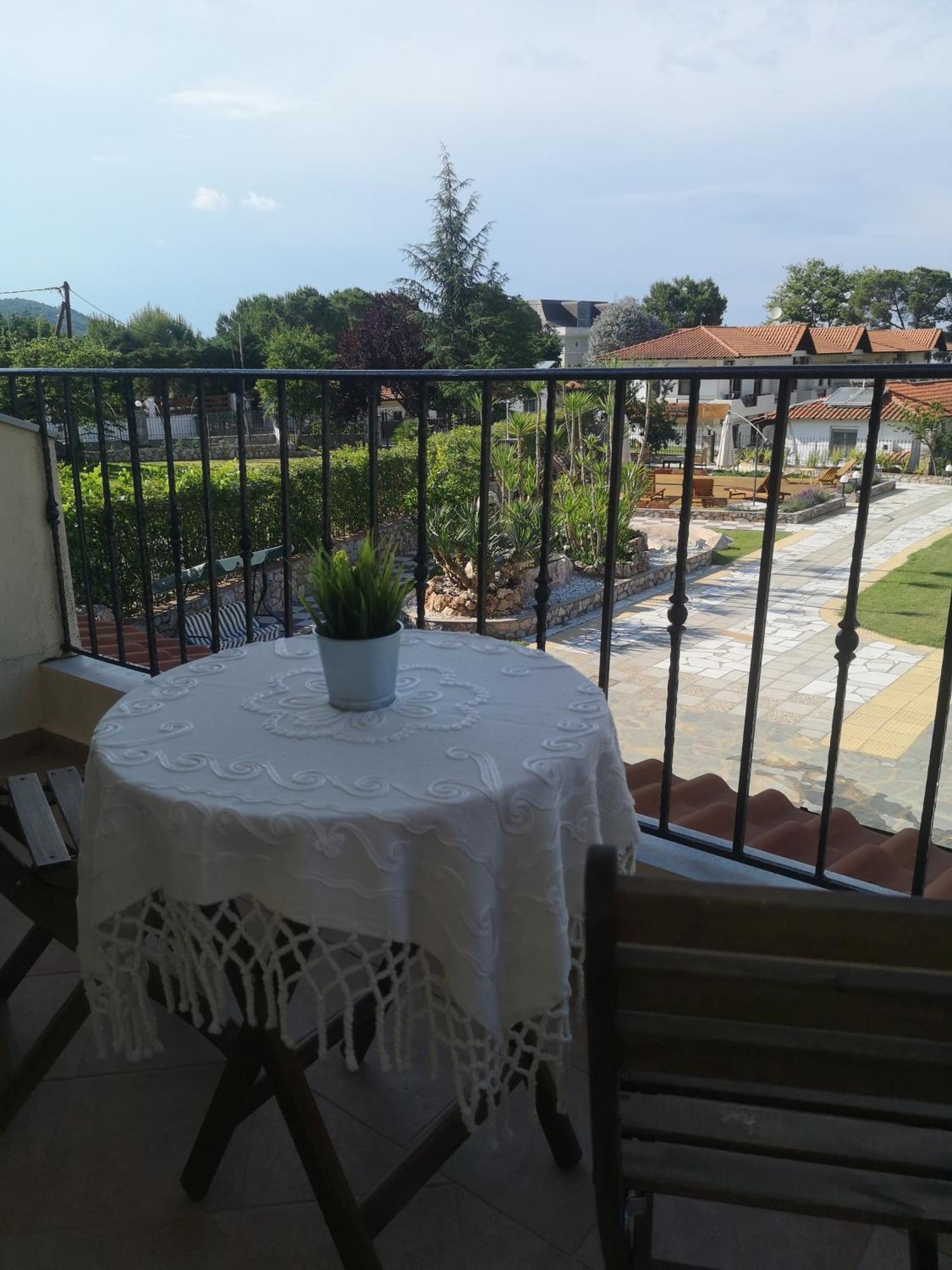 Aparthotel Makis Nest