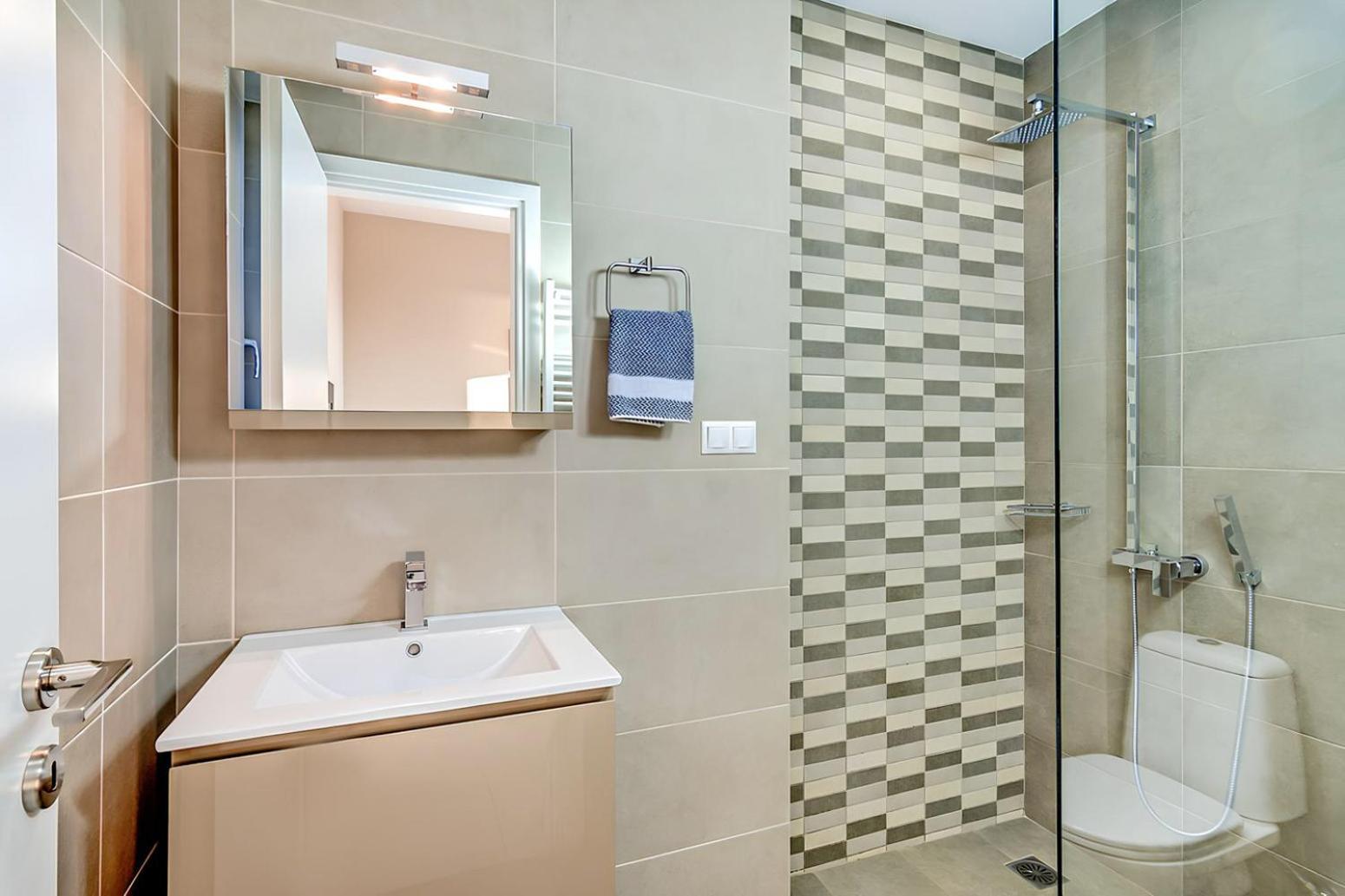 Villa Luxurious Akri - With Private Heated Pool *