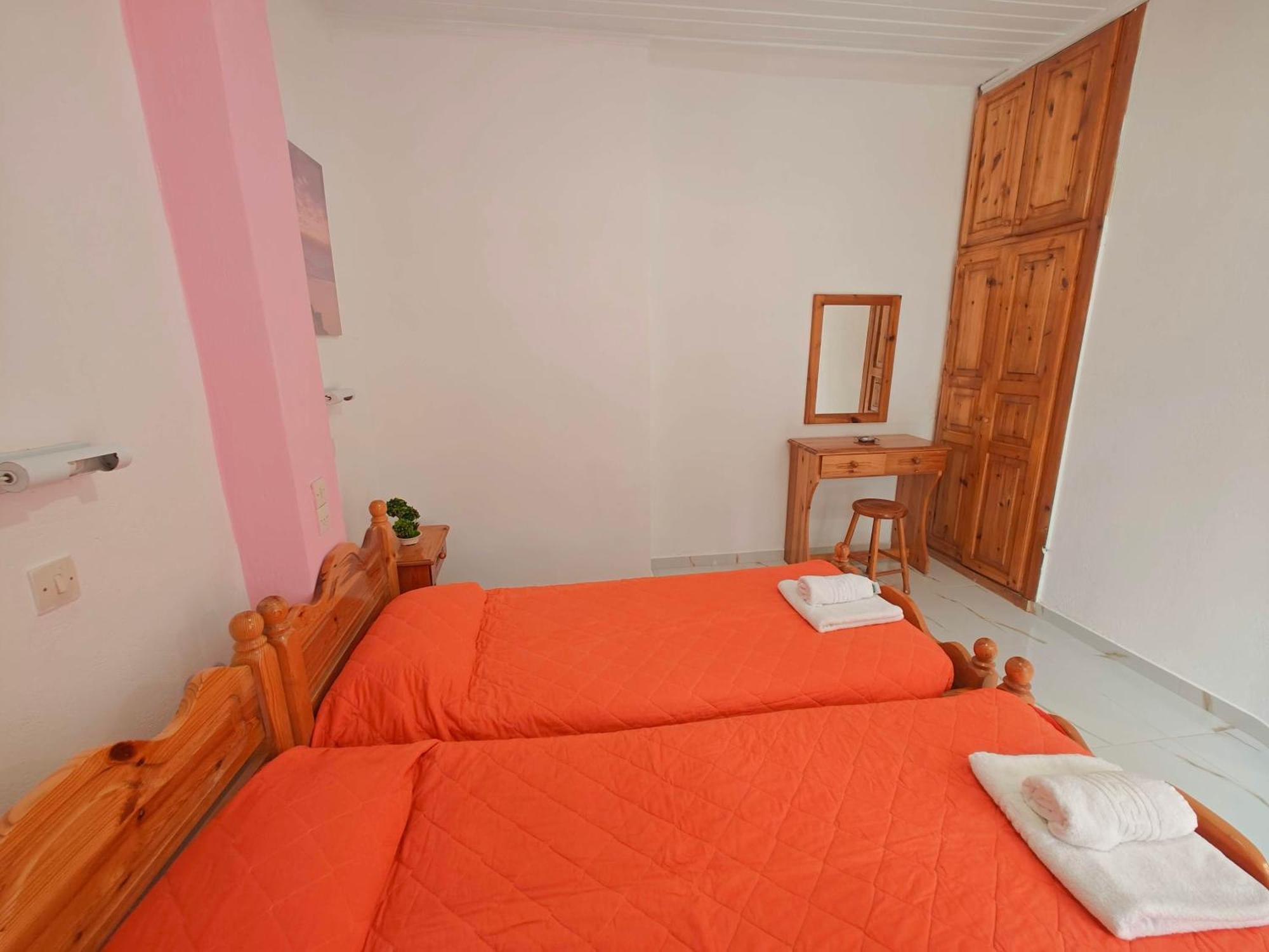Aparthotel Elena Pool 2*