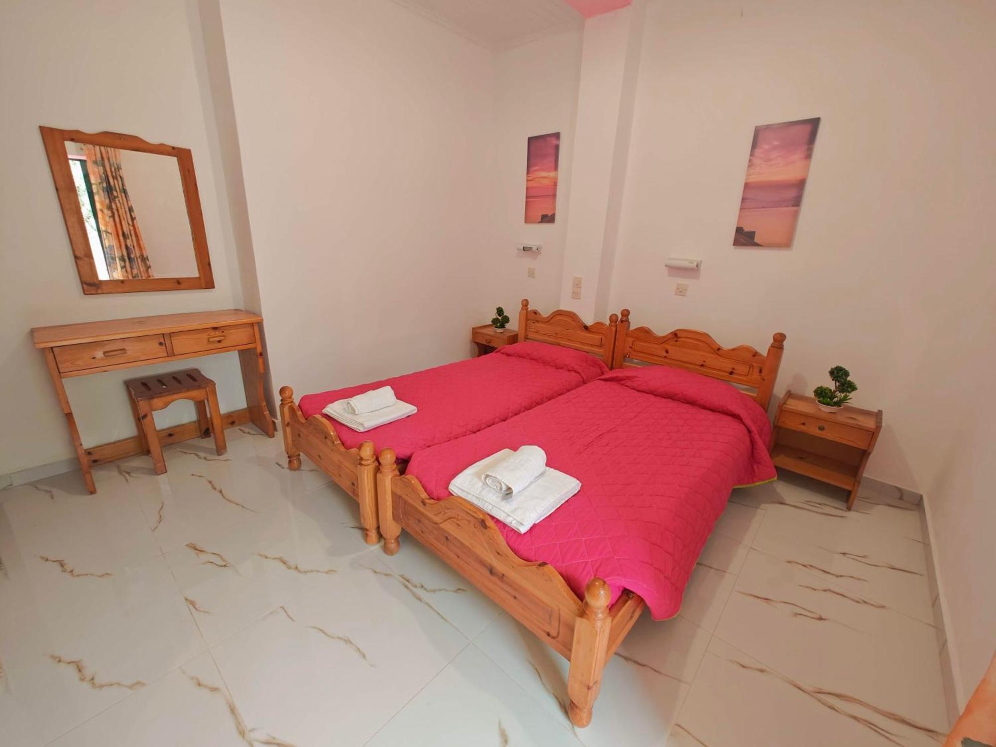 Elena Pool Aparthotel 2*