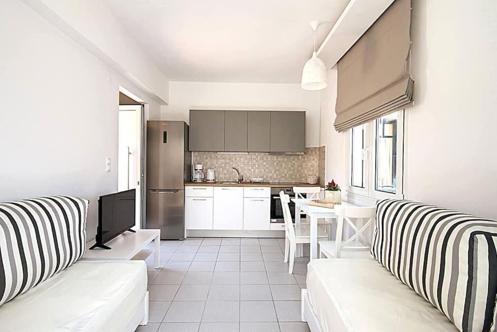Apartment 1 Bedroom Renovated By The Sea-summermemories Stalida