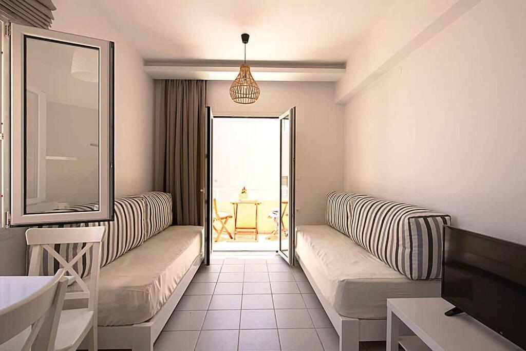 1 Bedroom Renovated By The Sea-summermemories Stalida