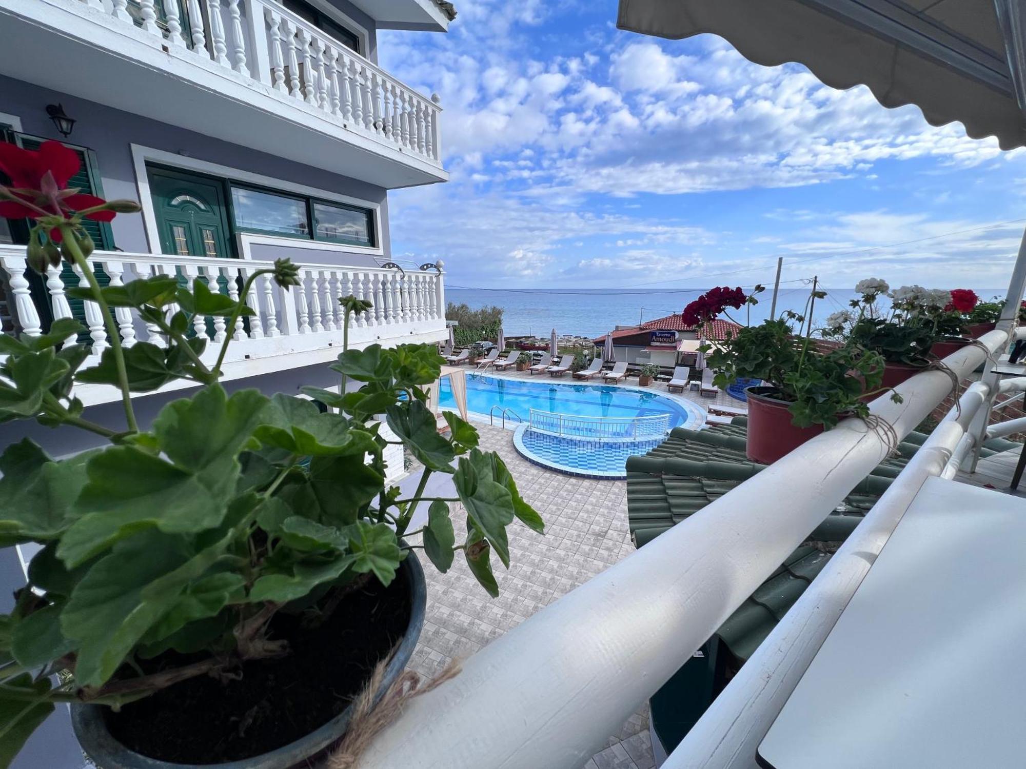 Amarylis Beachfront Studios