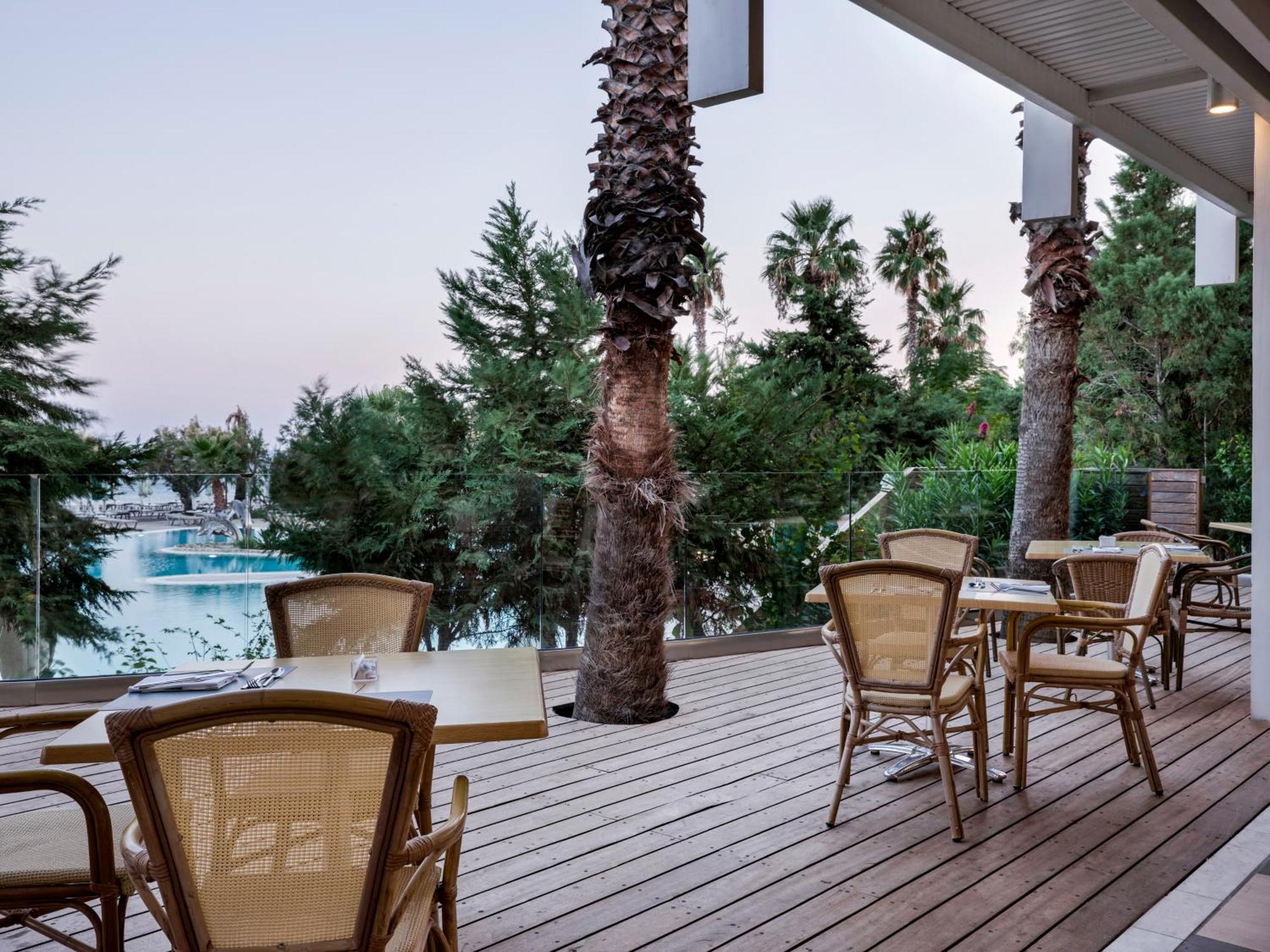 Esperos Mare & Hotel 4*