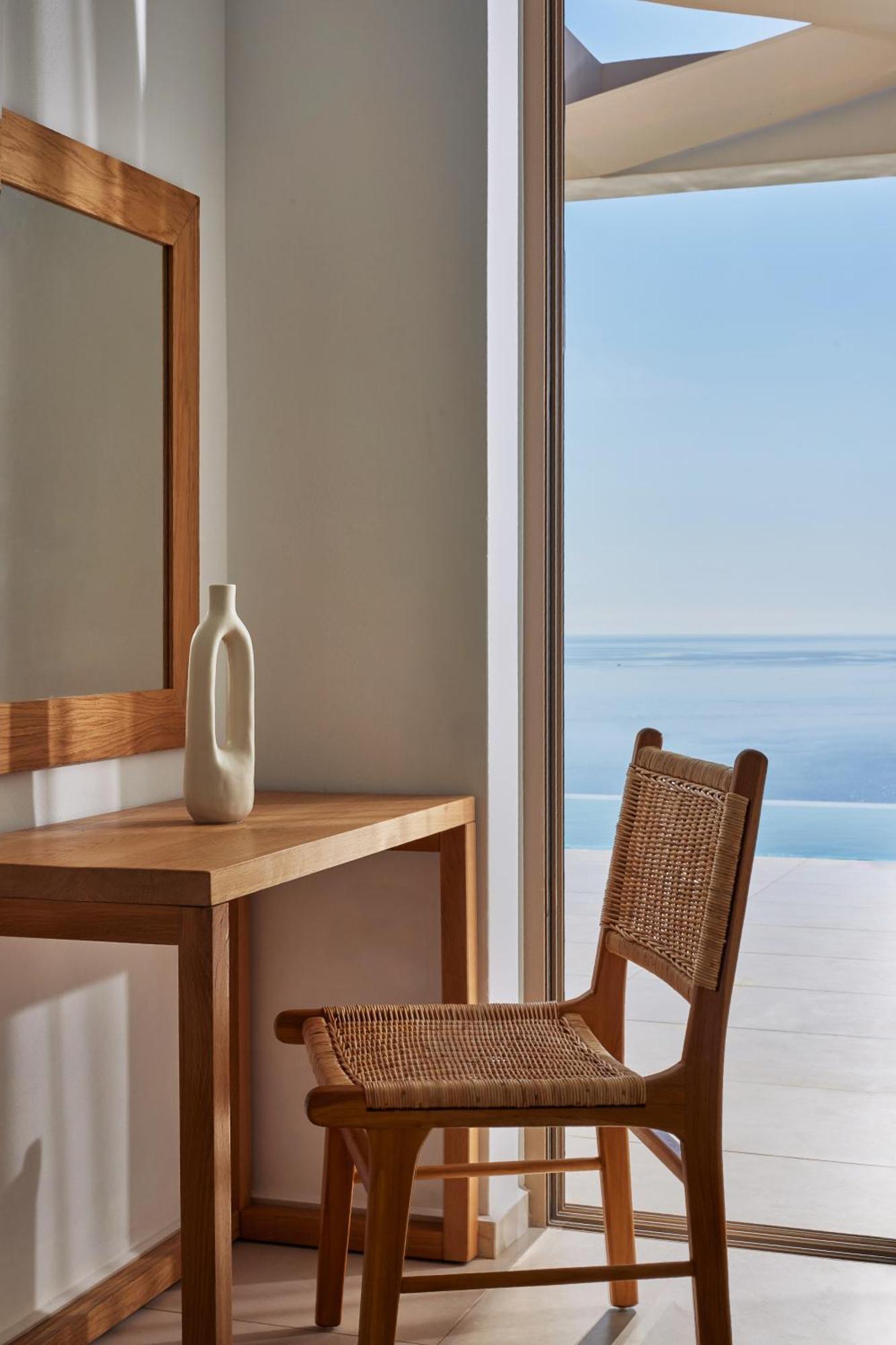 Villa Thelxi's Ii - Brand New Seaview Suite!