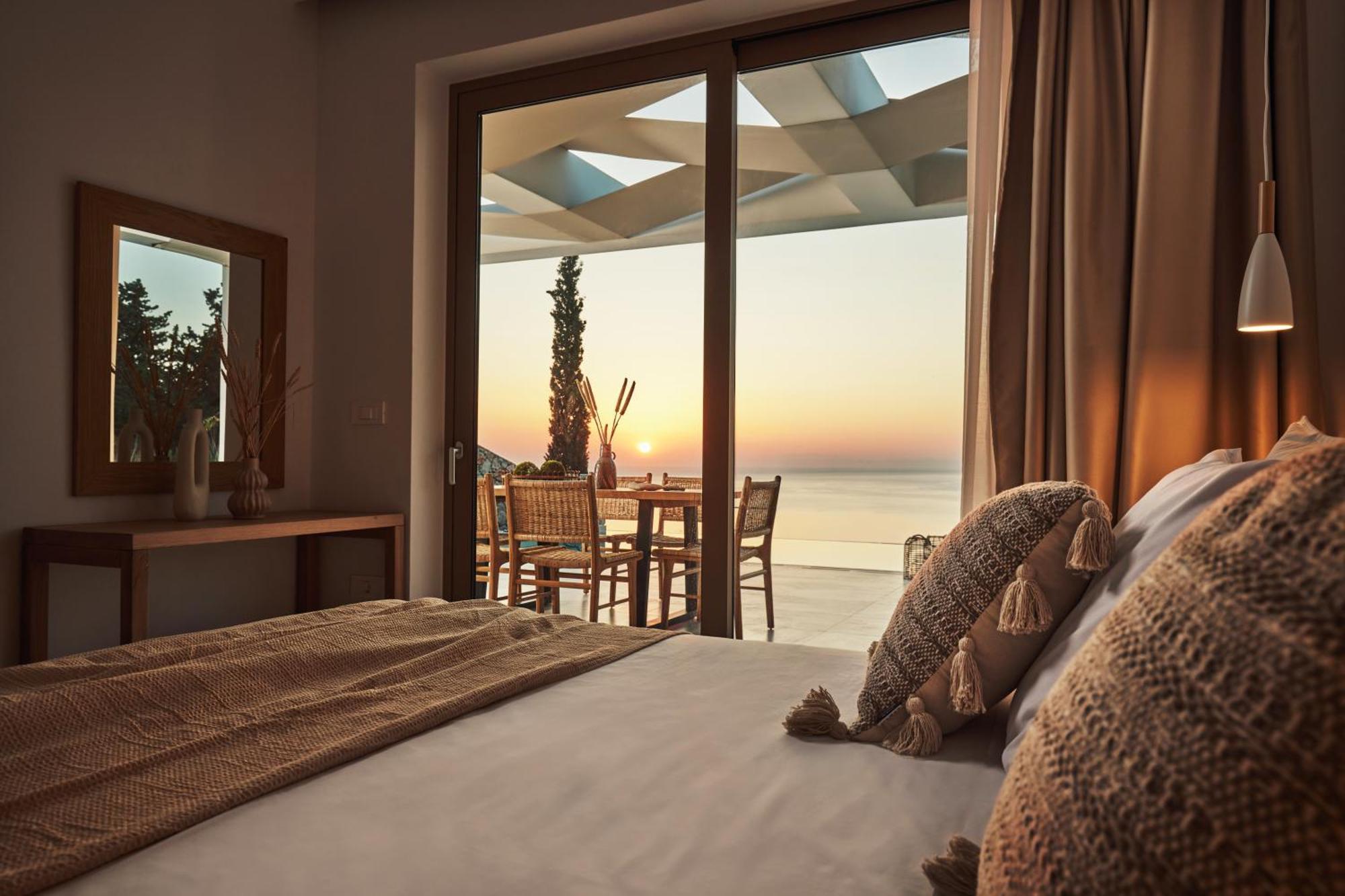 Villa Thelxi's Ii - Brand New Seaview Suite!