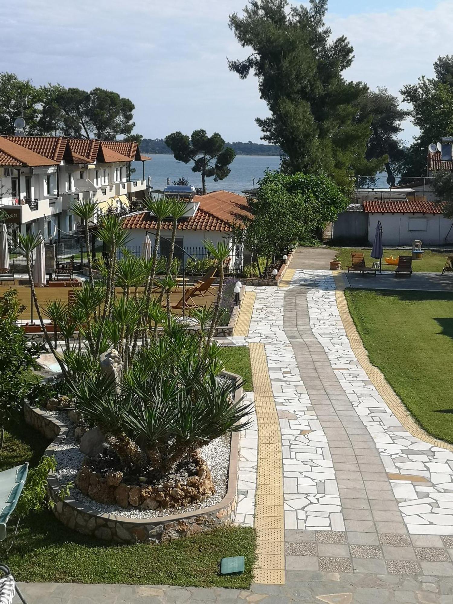 Aparthotel Makis Nest