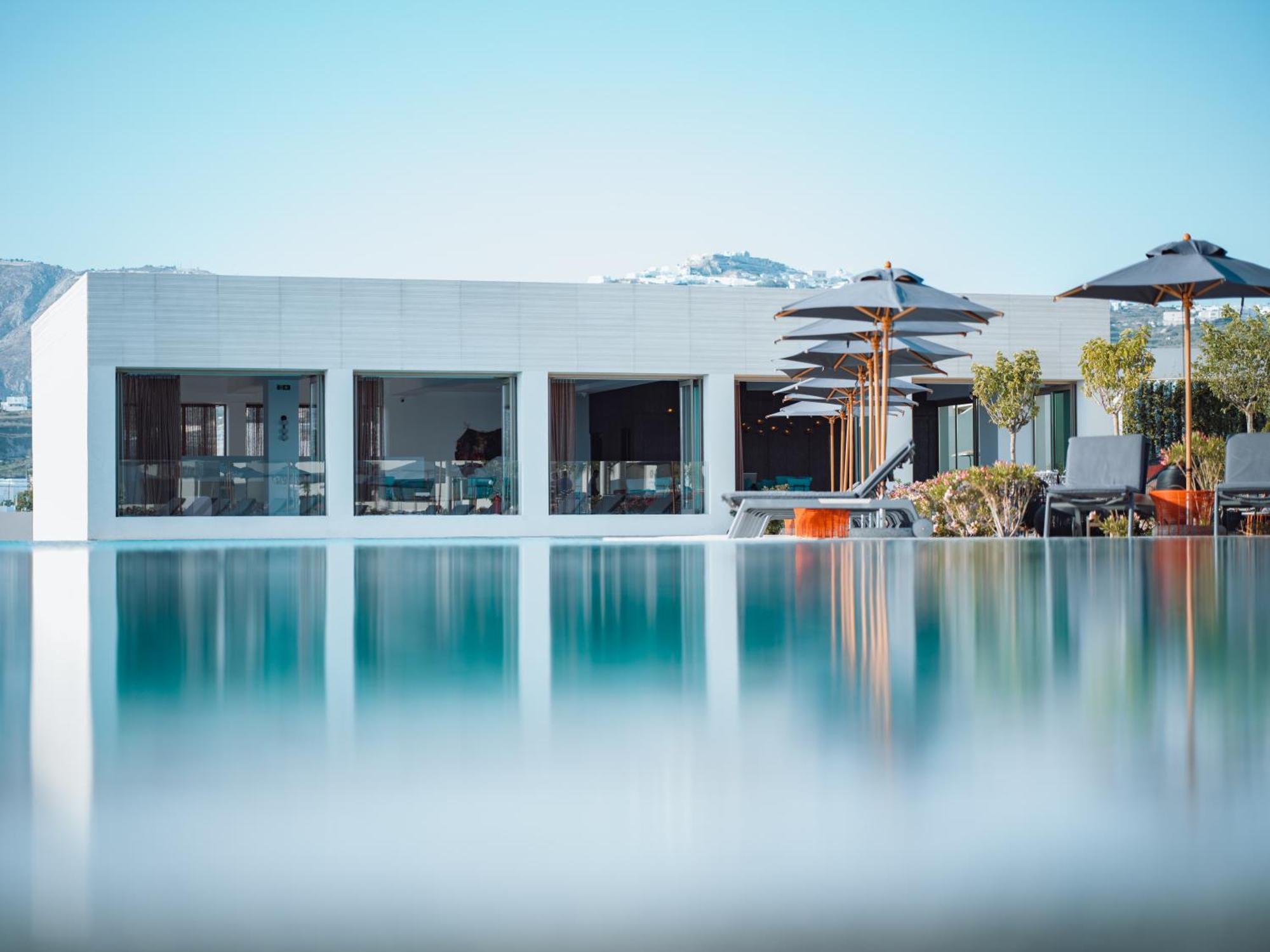 Nous Santorini 5* Messaria (Santorini)