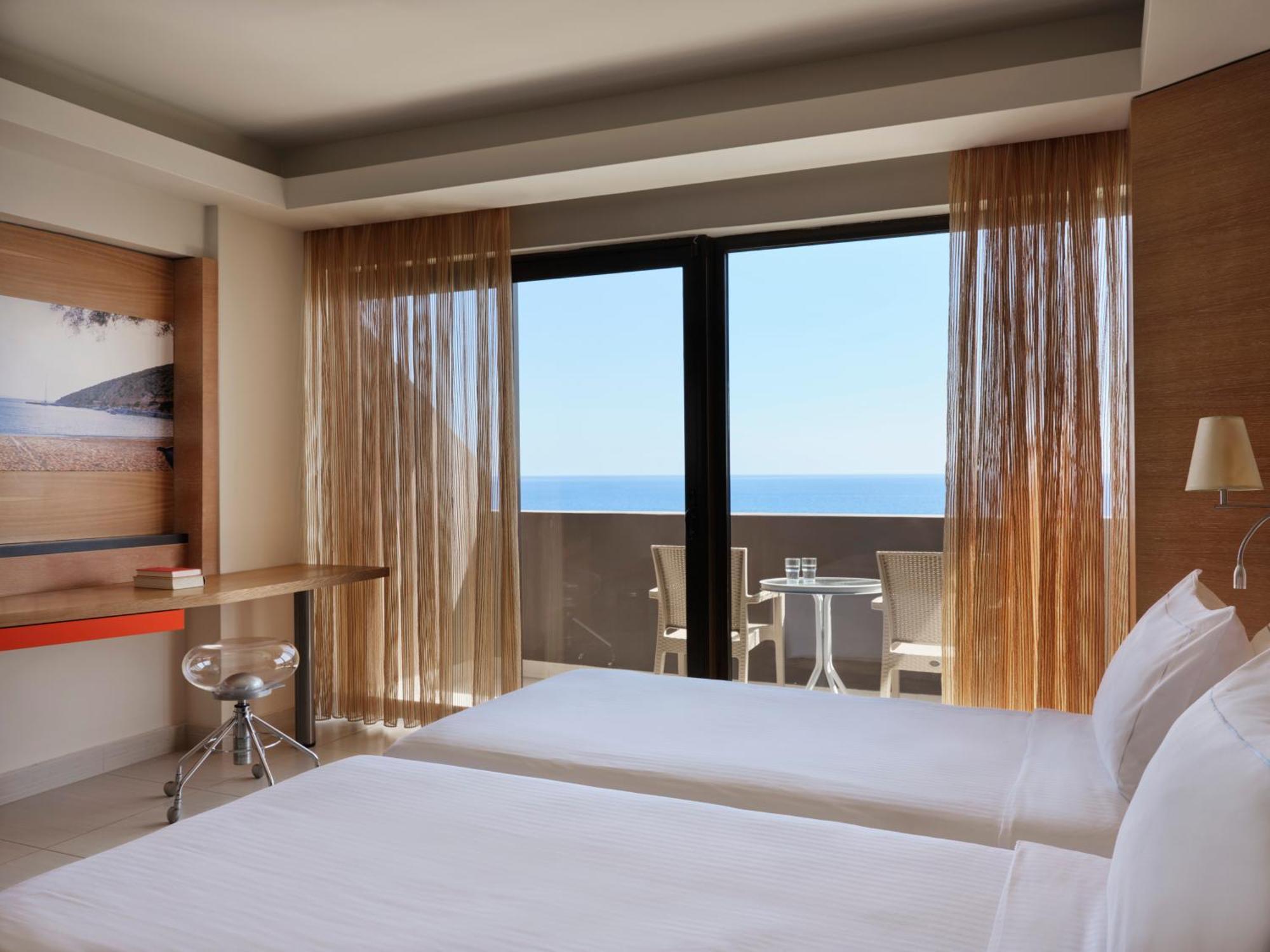 Esperos Mare & 4*